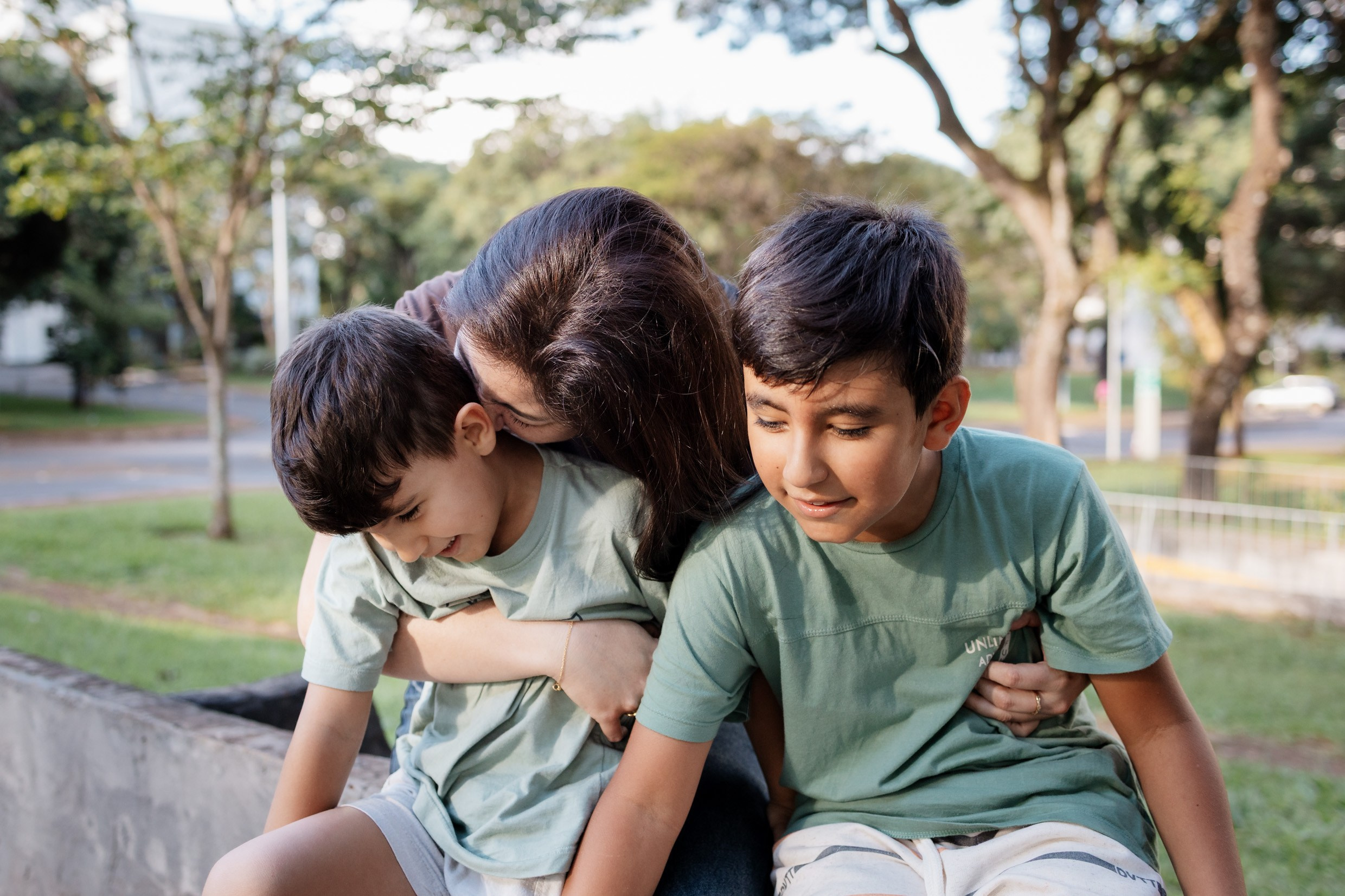 Ensaio mãe e filhos em Brasília • Asa Norte | Fotografia de Família. Fotógrafa em Brasília e Recife | Ensaios de família, gestante e festas infantis — Ize Fotografia