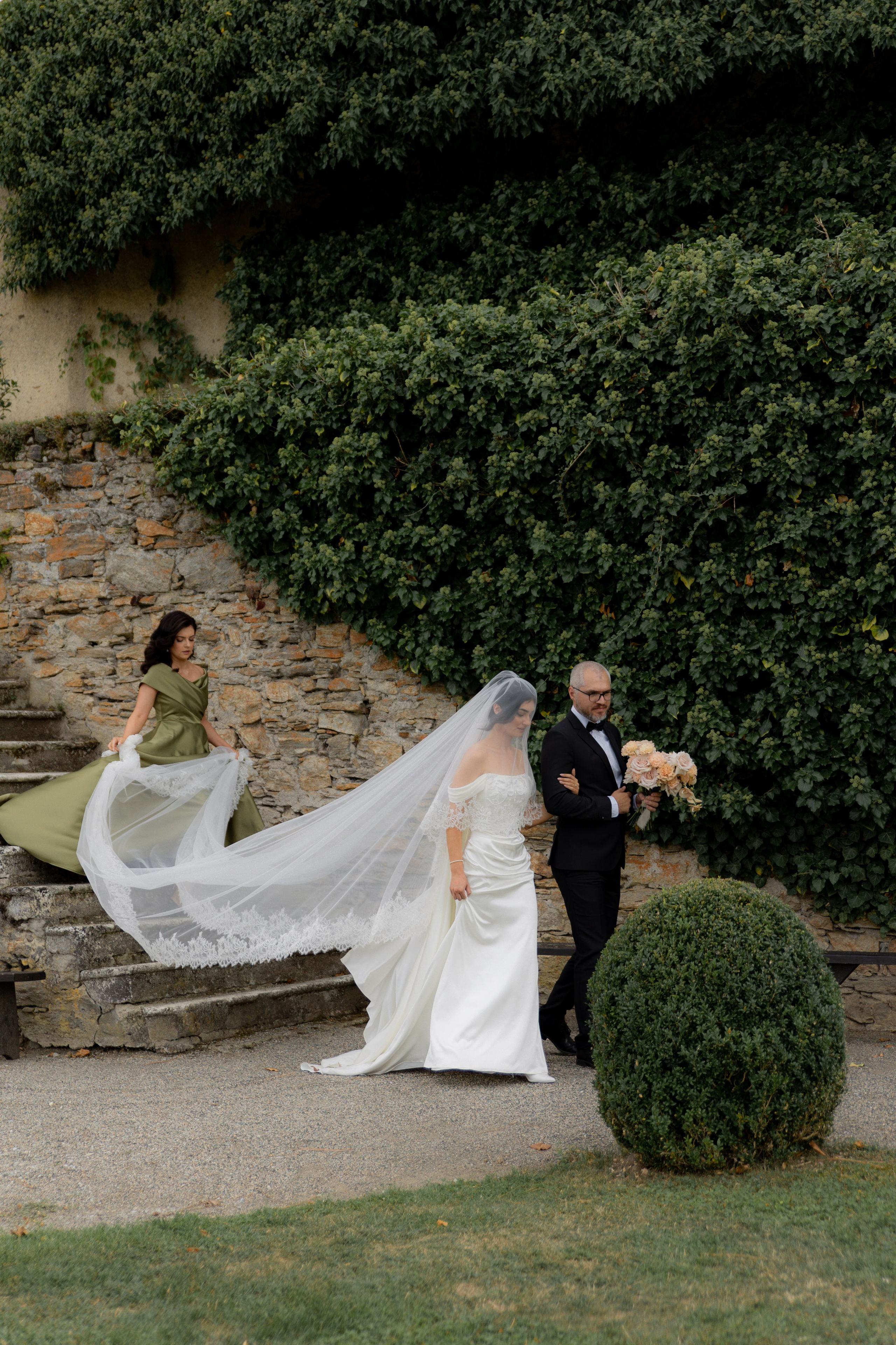 Elegant Castle Wedding in Austria | Alwin & Ruth’s Fairytale Celebration. Wedding photographer and videographer based in Timisoara, Romania