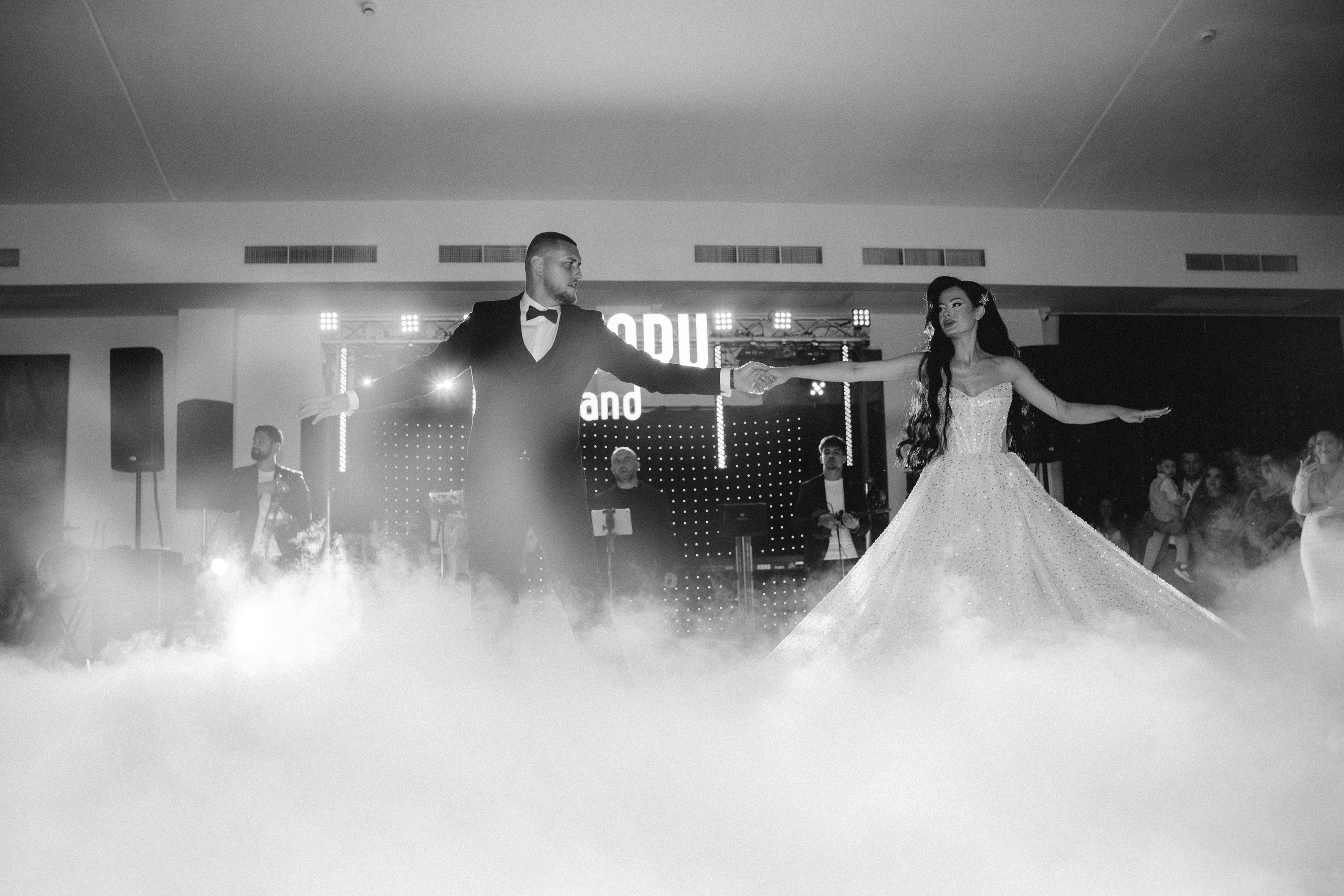 Catalina & Remus. Raw Studio. Fotograful tau de nunta!