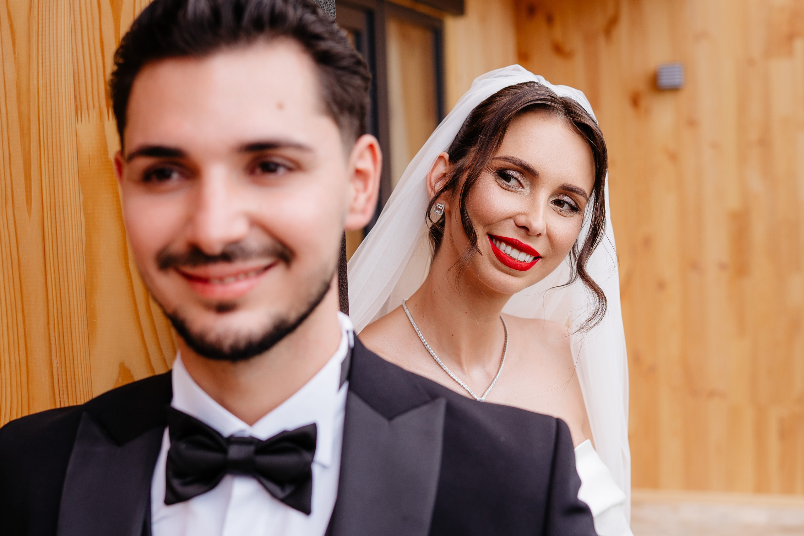 Povestea de nuntă a lui Anca și Dragoș în Bacău | Fotografie de Eveniment. Raw Studio. Fotograful tau de nunta!