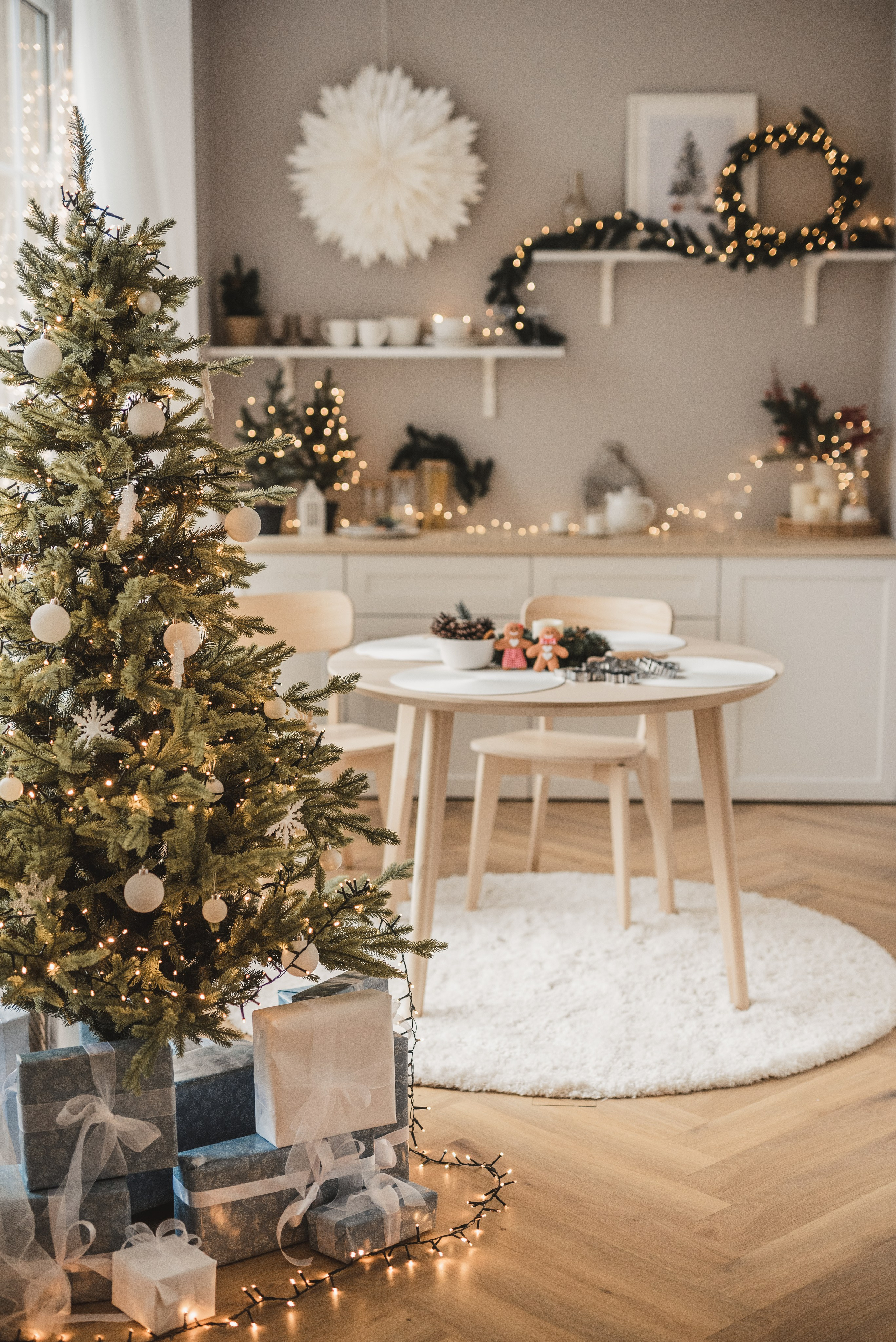 Fotostudijas Ziemassvētku Dekors – Maģiska svētku fotosesijas atmosfēra Rīgā. Fotostudija VEF Rīga