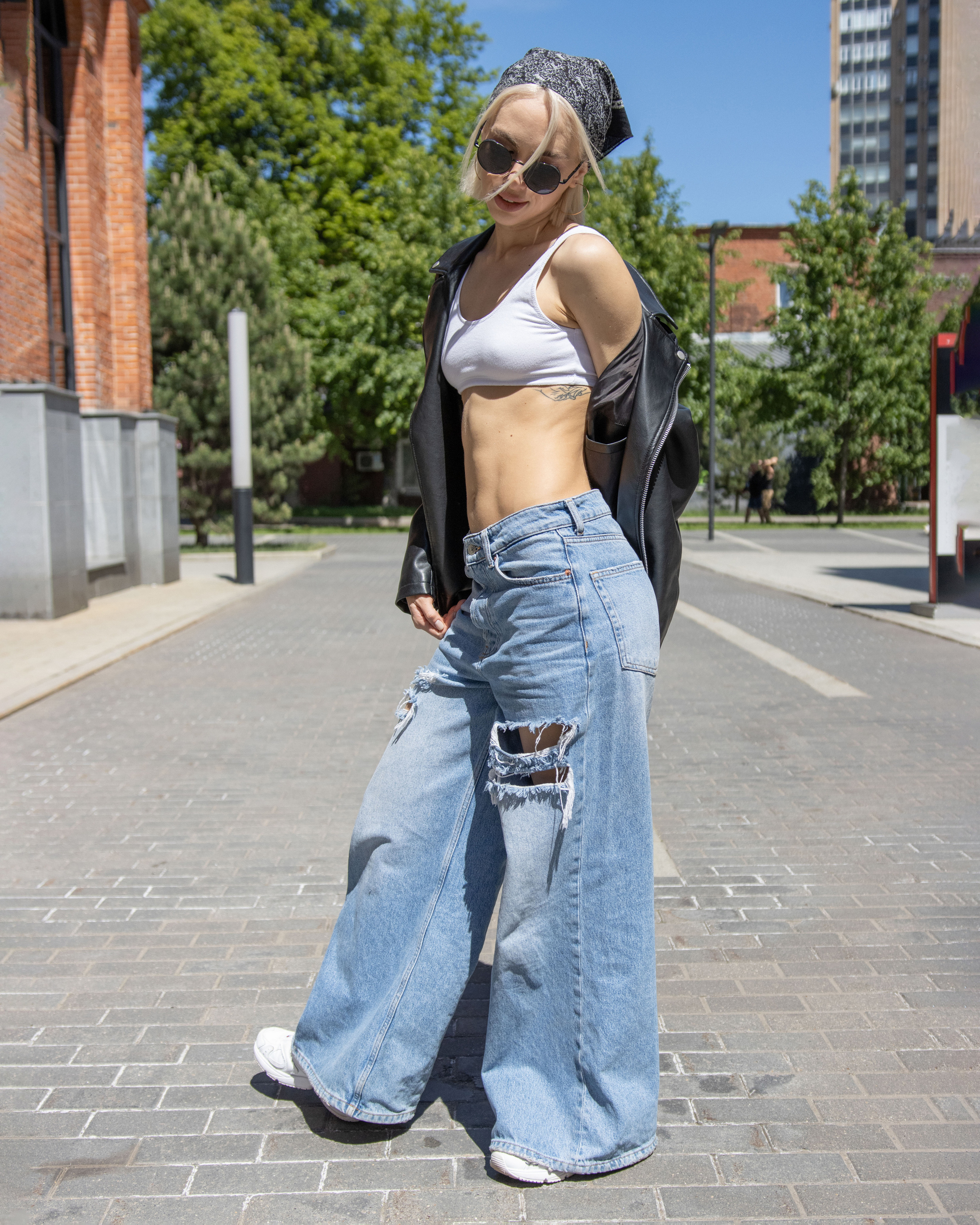 Sesión de fotos street style con moda urbana
