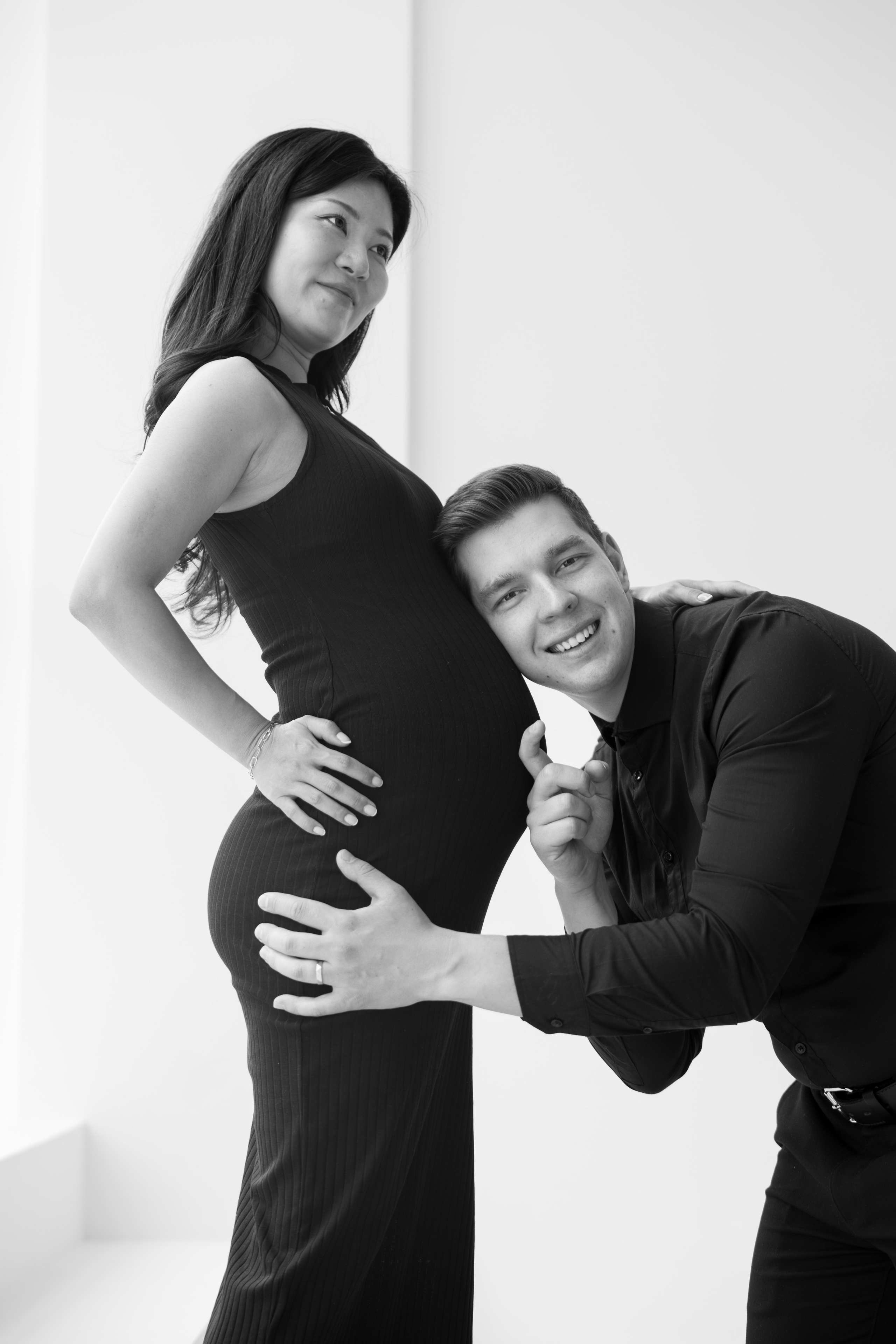 Šeimos fotosesija Vilniuje — namie, gamtoje, studijoje. Framed by Evelina | Vestuvių fotografė