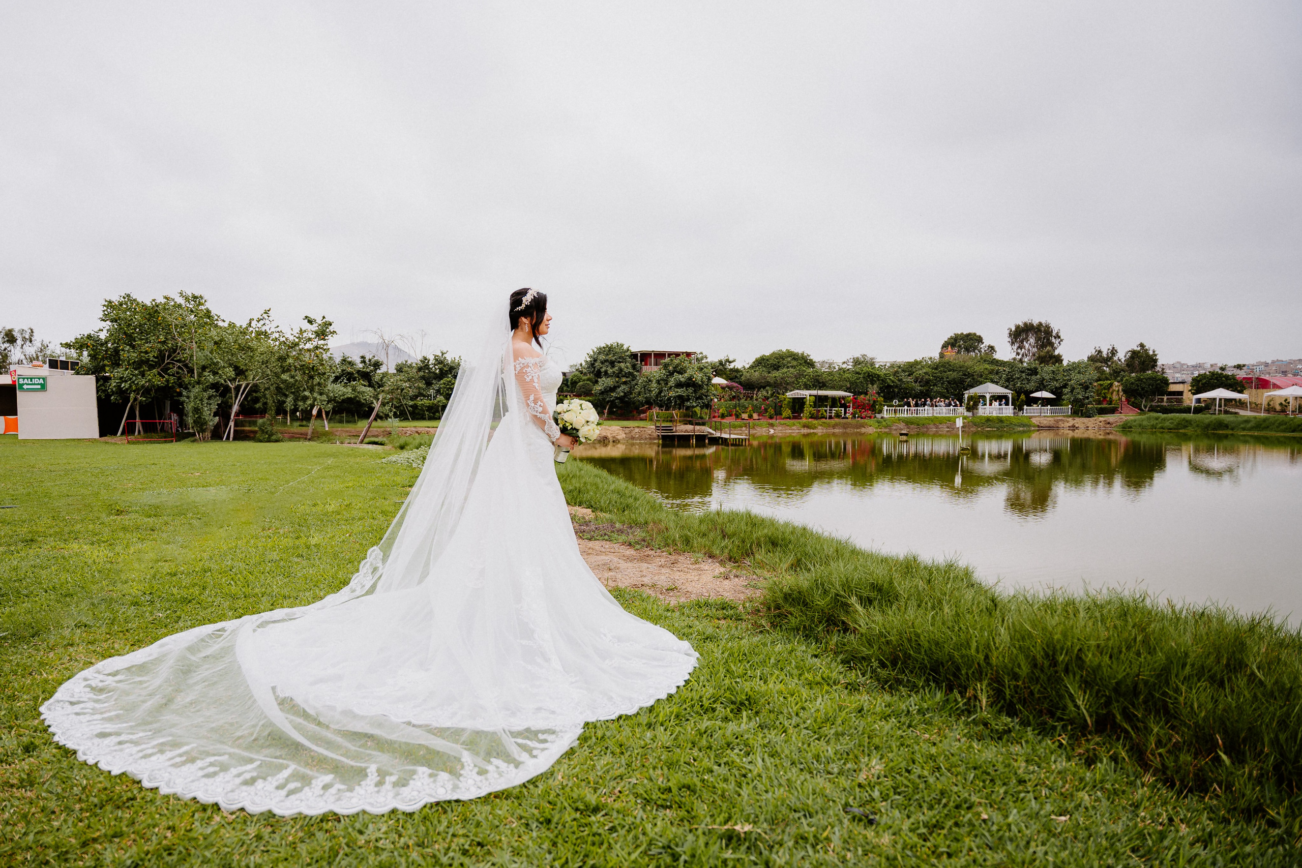 Fotógrafo de Bodas en Lima | Ronhy Altamirano. Fotografía narrativa y cinematográfica para bodas, quinceañeras y eventos exclusivos
