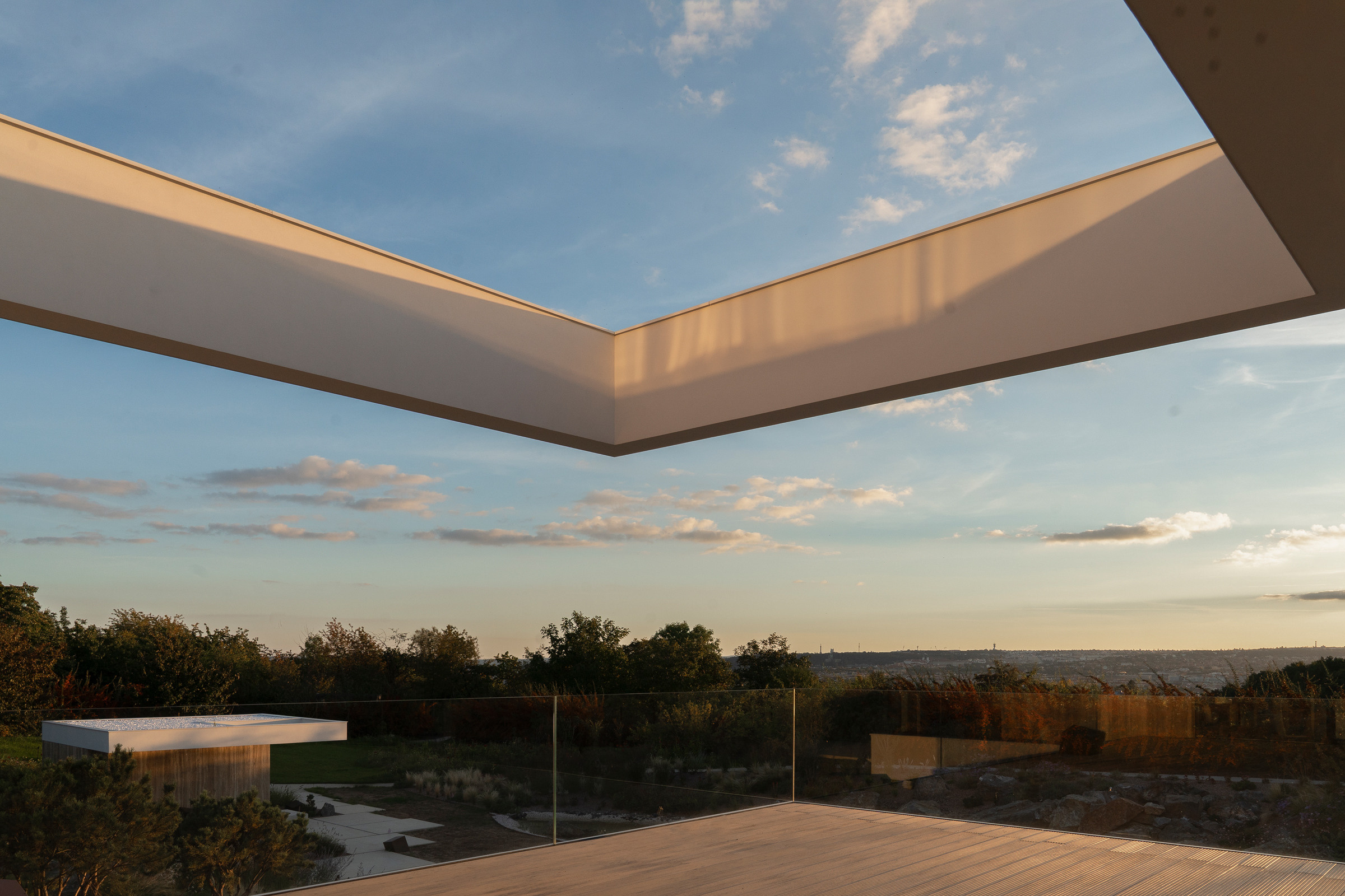 Architekt Praha - Navrhujeme luxusní domy. Špičková moderní architektura. architektonické studio Praha. Architekti rodinných domů | Architektonické studio Praha. Zahradní architekt. Bytový Architekt a Návrhy interiérů. Architekt rodinných domů. Luxury villa. Nejlepší Vily. Luxury vila.