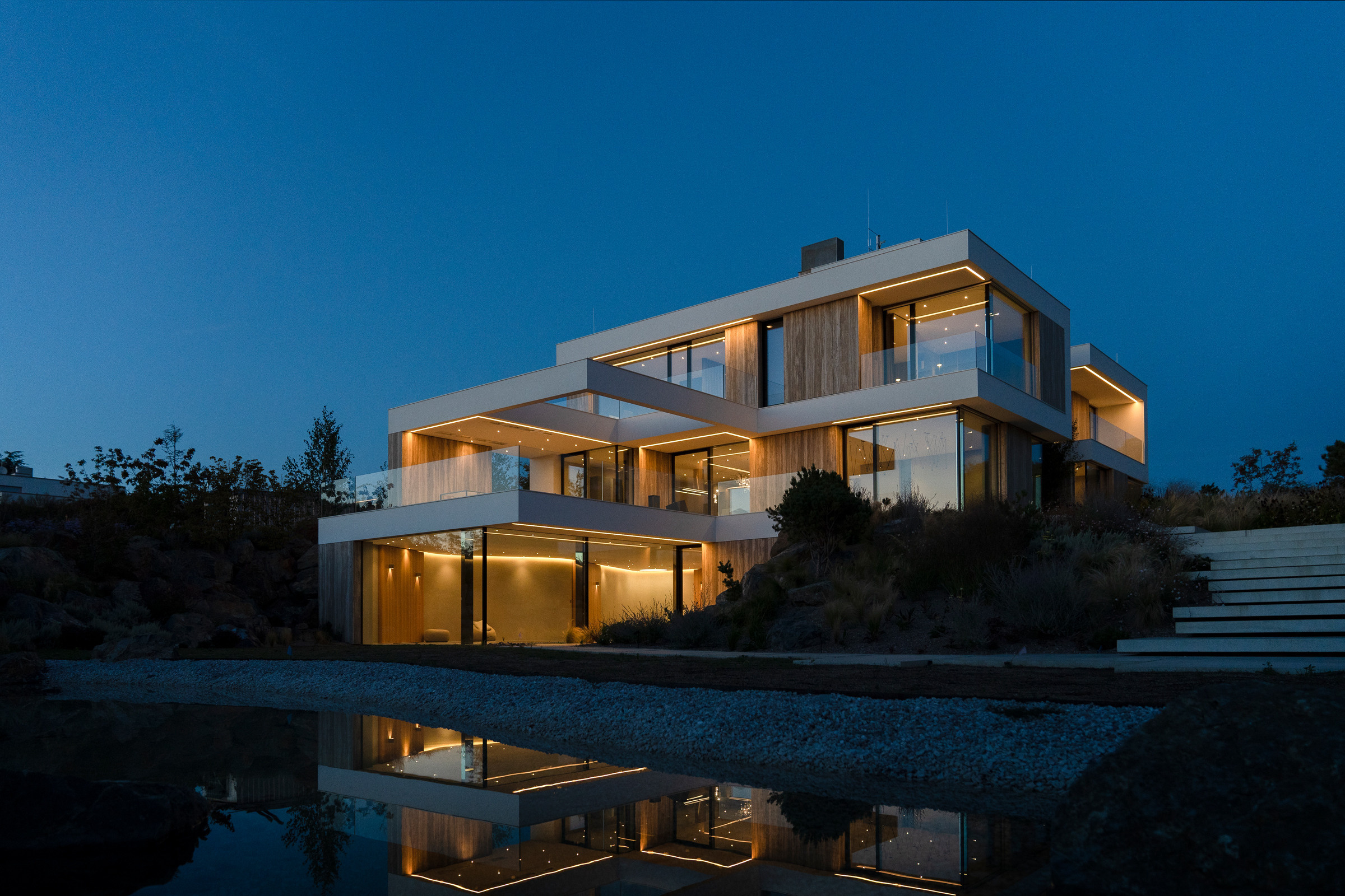 Architekt Praha - Navrhujeme luxusní domy. Špičková moderní architektura. architektonické studio Praha. Architekti rodinných domů | Architektonické studio Praha. Zahradní architekt. Bytový Architekt a Návrhy interiérů. Architekt rodinných domů. Luxury villa. Nejlepší Vily. Luxury vila.