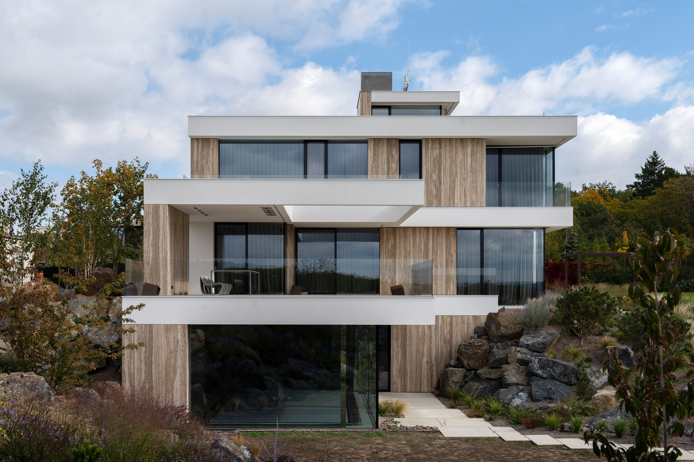 Architekt Praha - Navrhujeme luxusní domy. Špičková moderní architektura. architektonické studio Praha. Architekti rodinných domů | Architektonické studio Praha. Zahradní architekt. Bytový Architekt a Návrhy interiérů. Architekt rodinných domů. Luxury villa. Nejlepší Vily. Luxury vila.