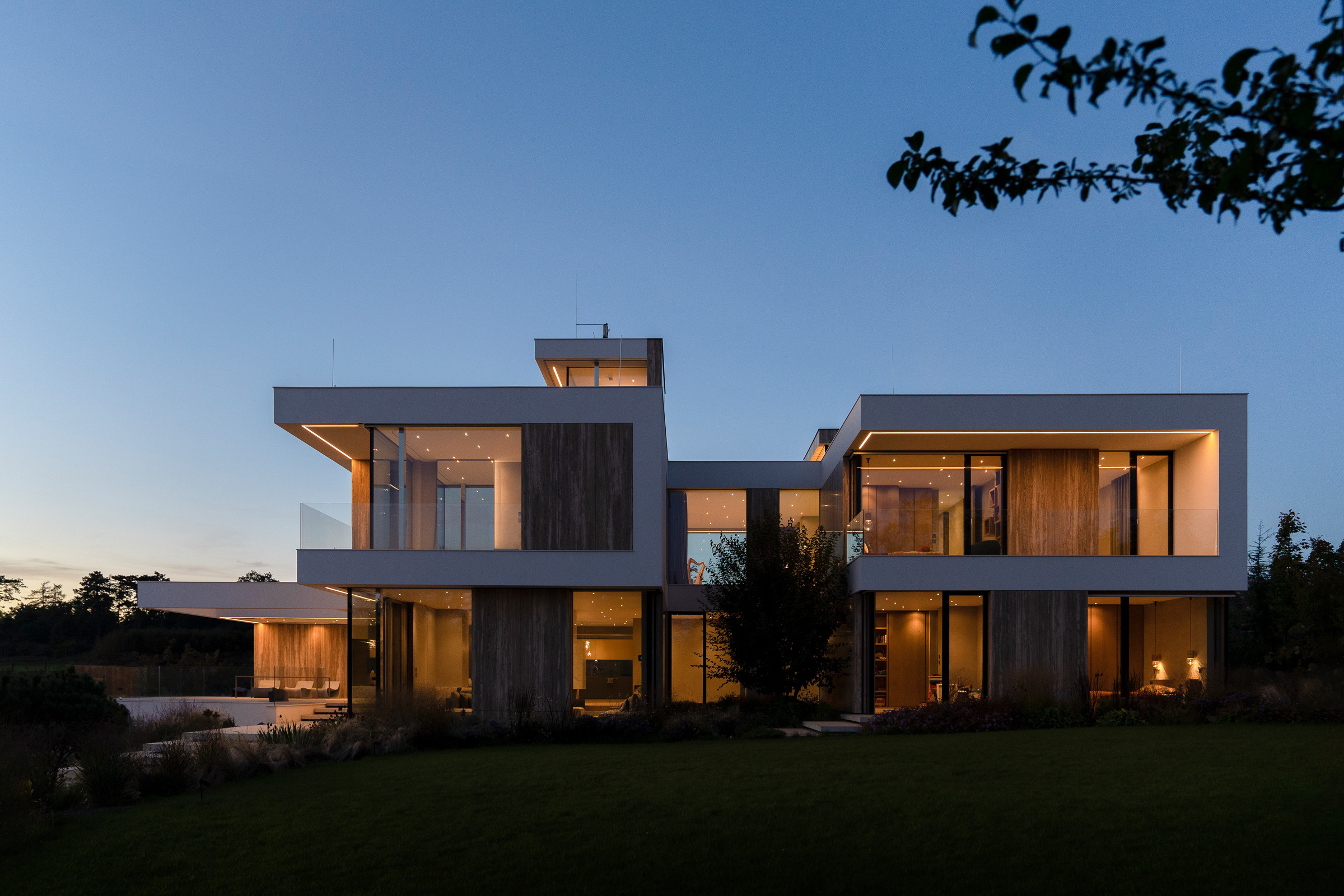 Architekt Praha - Navrhujeme luxusní domy. Špičková moderní architektura. architektonické studio Praha. Architekti rodinných domů | Architektonické studio Praha. Zahradní architekt. Bytový Architekt a Návrhy interiérů. Architekt rodinných domů. Luxury villa. Nejlepší Vily. Luxury vila.