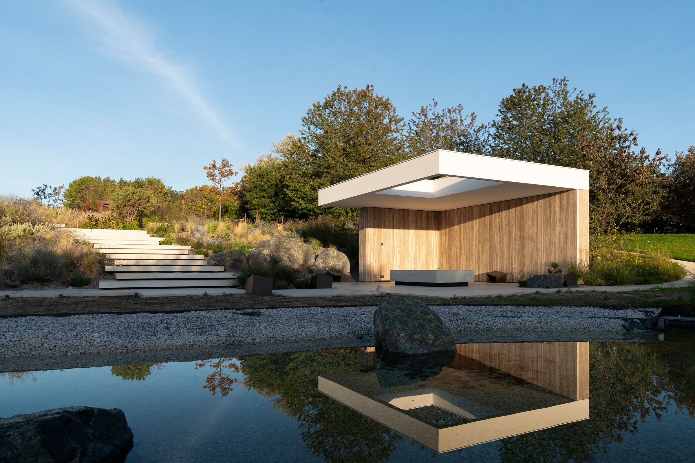 Architekt Praha - Navrhujeme luxusní domy. Špičková moderní architektura. architektonické studio Praha. Architekti rodinných domů | Architektonické studio Praha. Zahradní architekt. Bytový Architekt a Návrhy interiérů. Architekt rodinných domů. Luxury villa. Nejlepší Vily. Luxury vila.