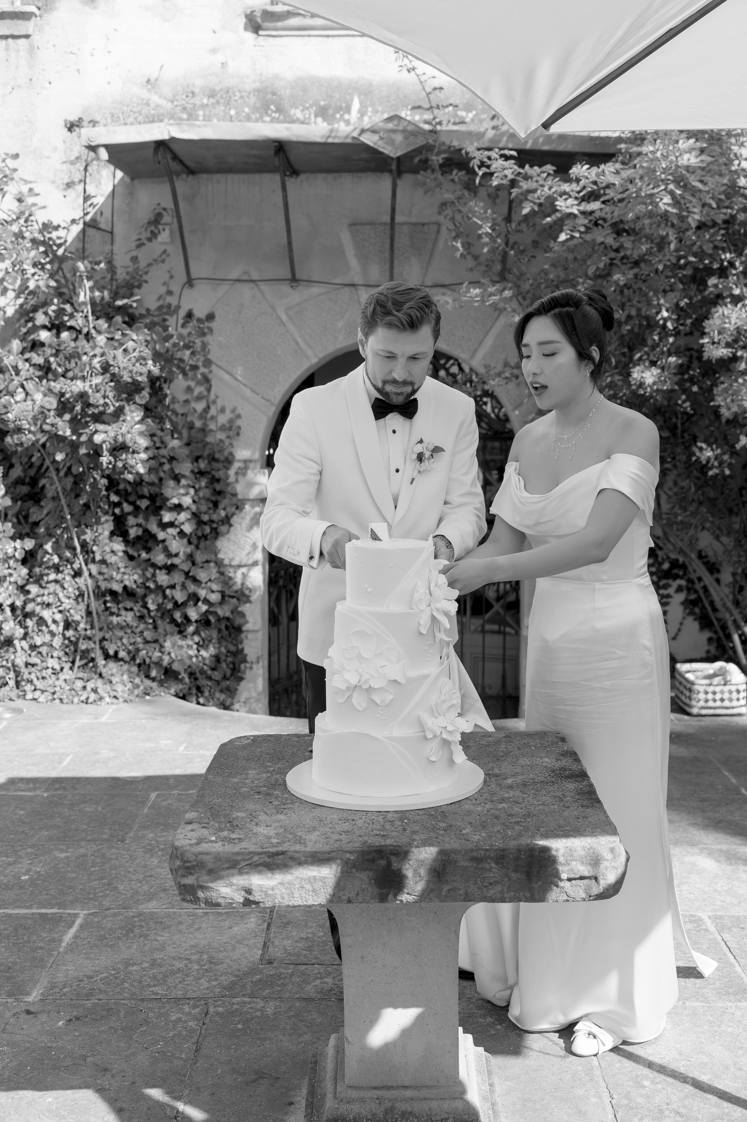 Susan & George · Wedding at Schloss Walpersdorf. Raw Studio: Capturing Elegant weddings accross Europe