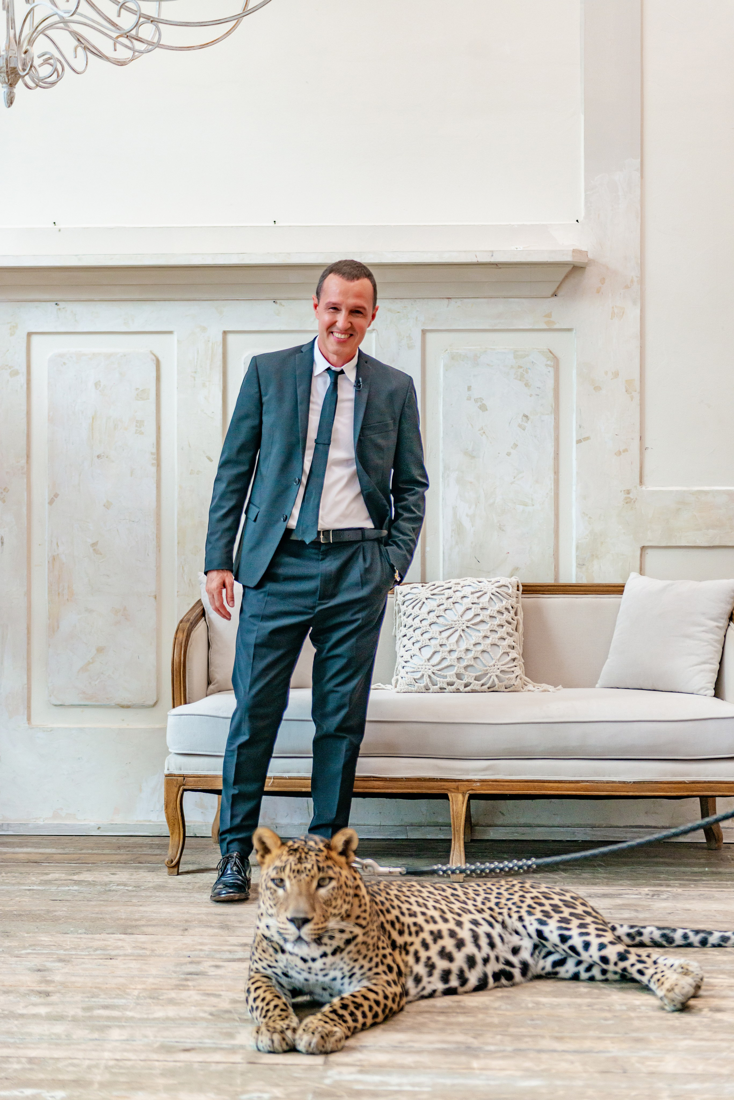 Photosession in the studio with a leopard. FOTÓGRAFO MÉXICO QUINTANA ROO