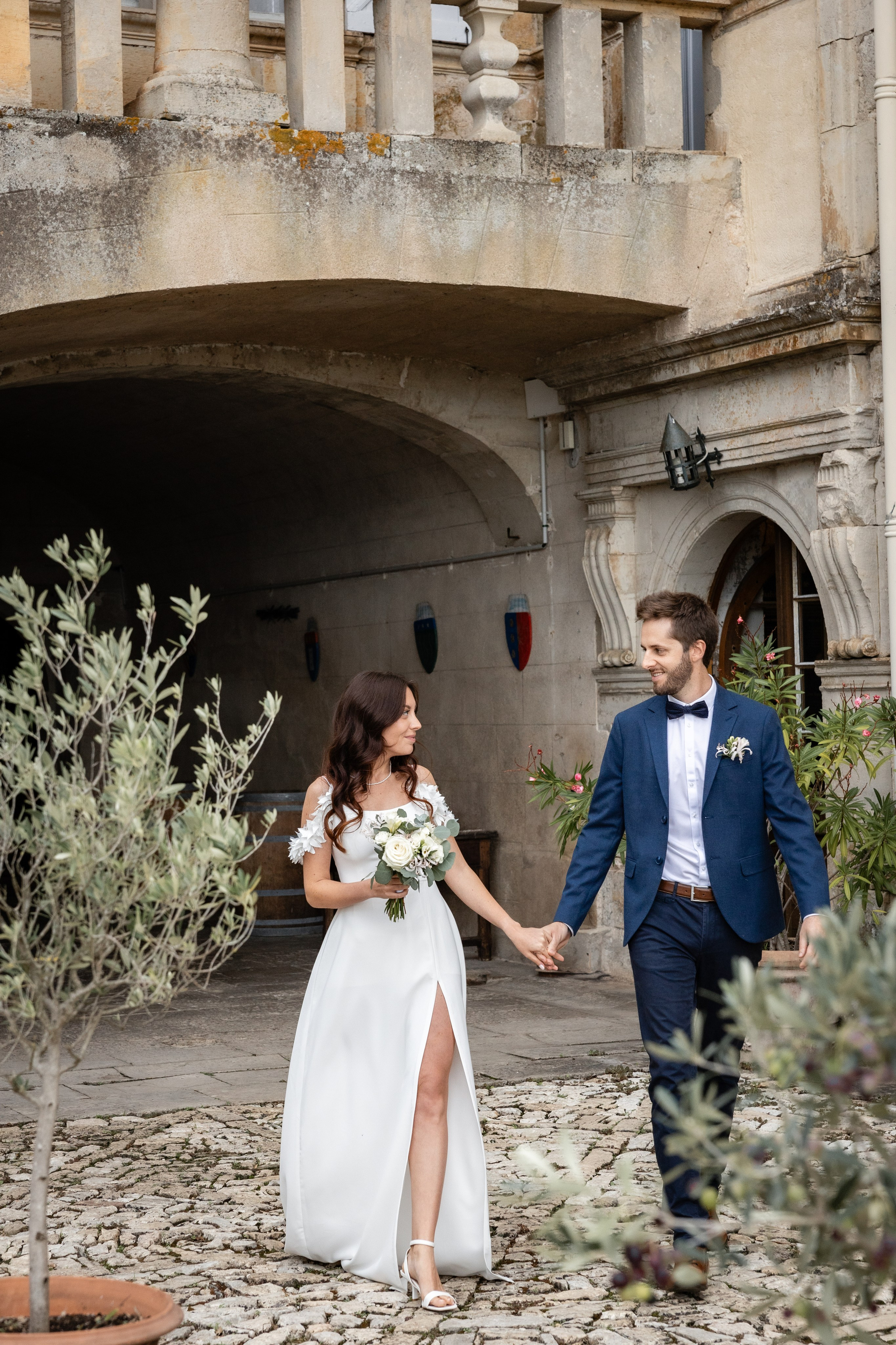 French Chateau Wedding. Elopement at Château de Cénevières. Eugénie Smirnova — your photographer in Toulouse and southwest France