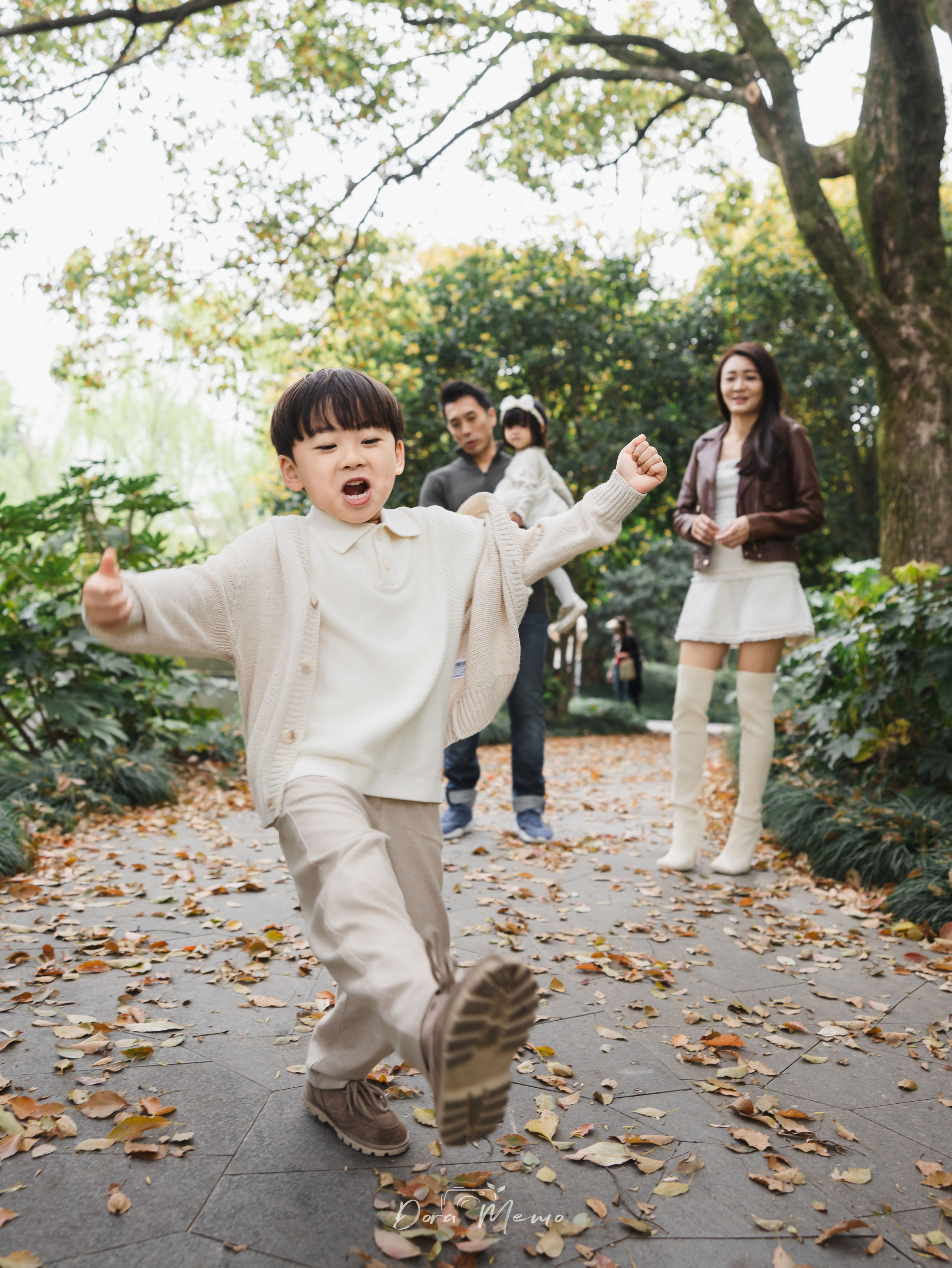 Shanghai Family Photography — A Singapore Family’s Sping Park Session