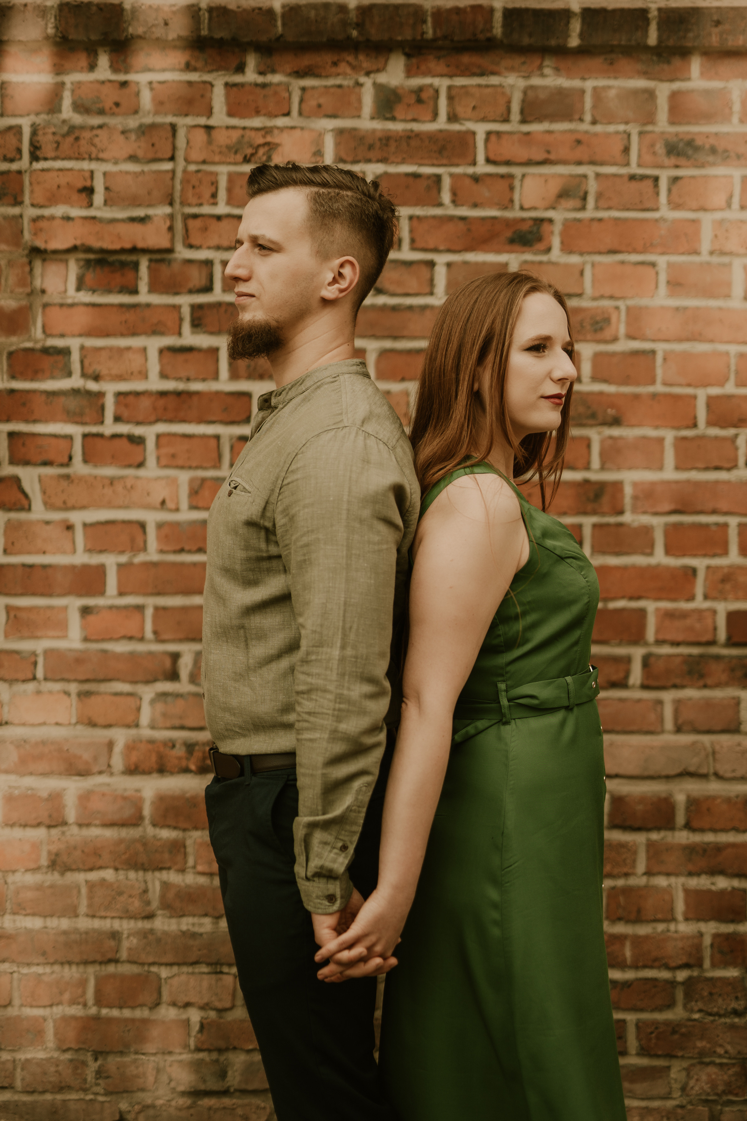 Piesek z okienka - sesja narzeczeńska Patrycji i Łukasza. Karkowskafoto - fotografia miłości