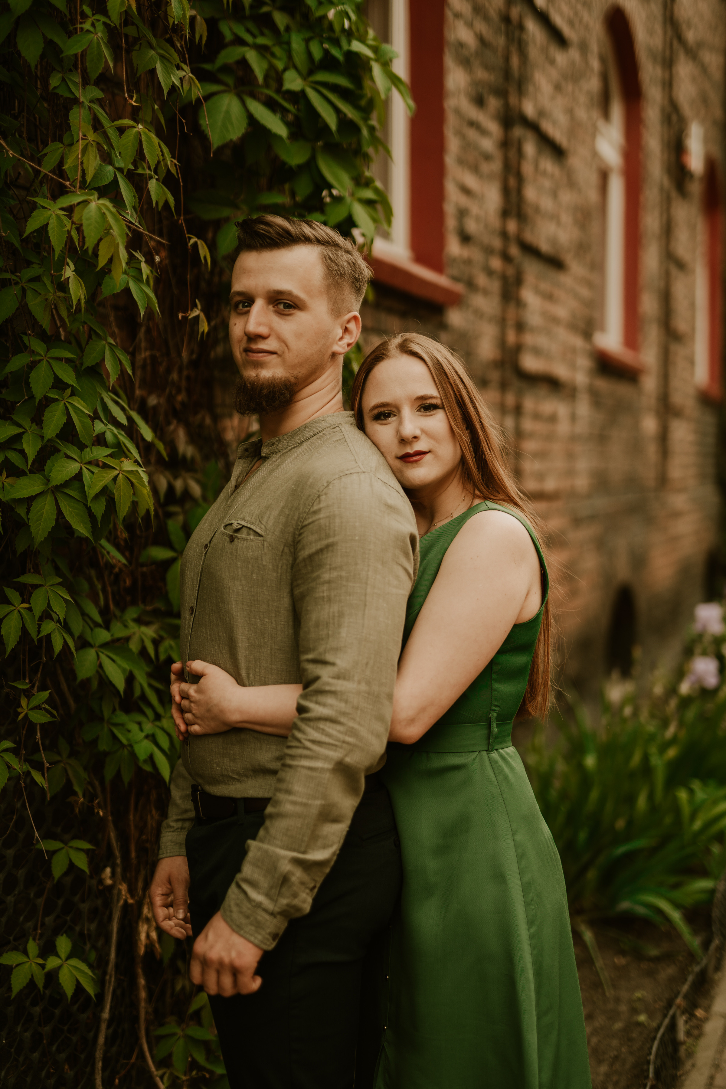 Piesek z okienka - sesja narzeczeńska Patrycji i Łukasza. Karkowskafoto - fotografia miłości