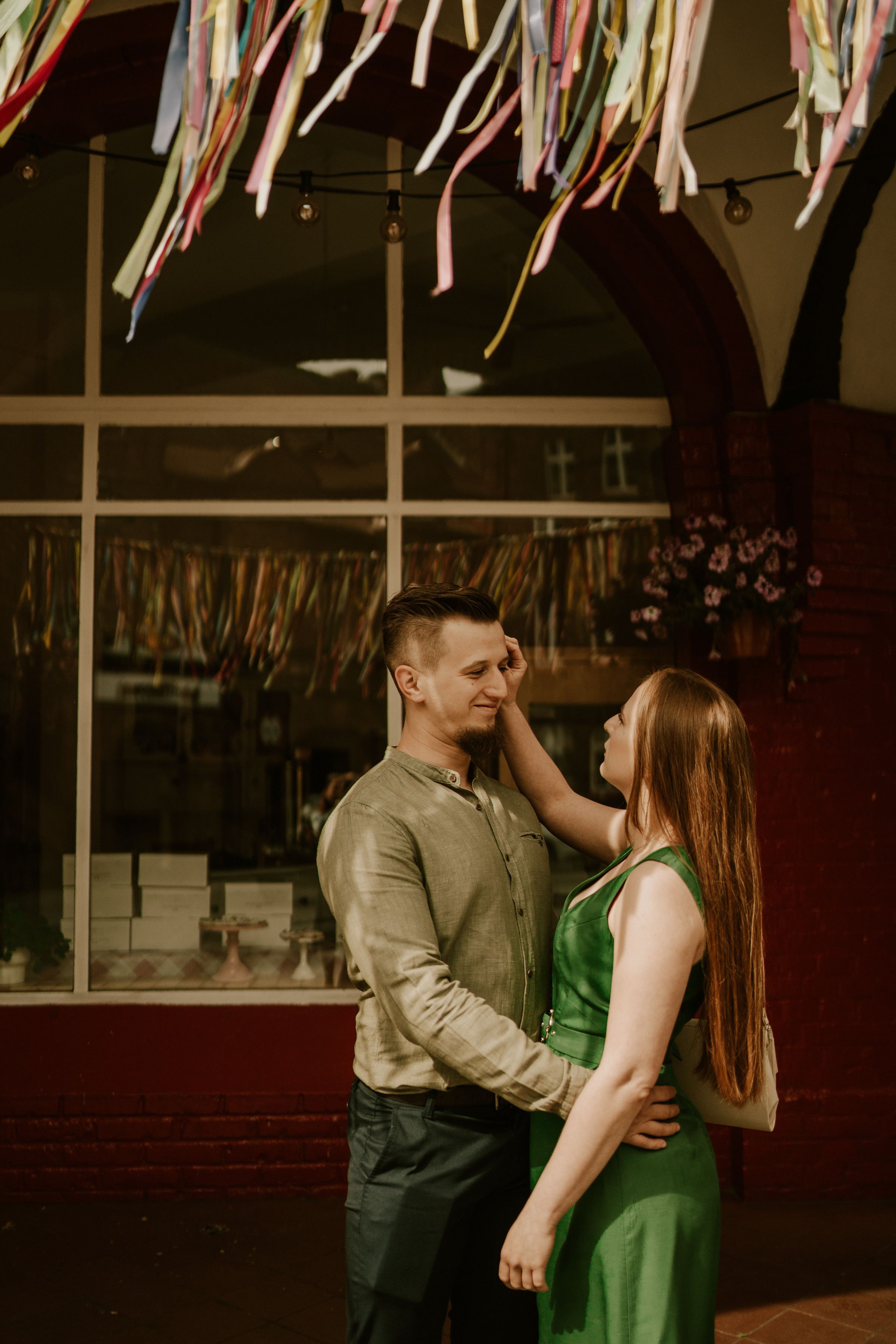 Piesek z okienka - sesja narzeczeńska Patrycji i Łukasza. Karkowskafoto - fotografia miłości