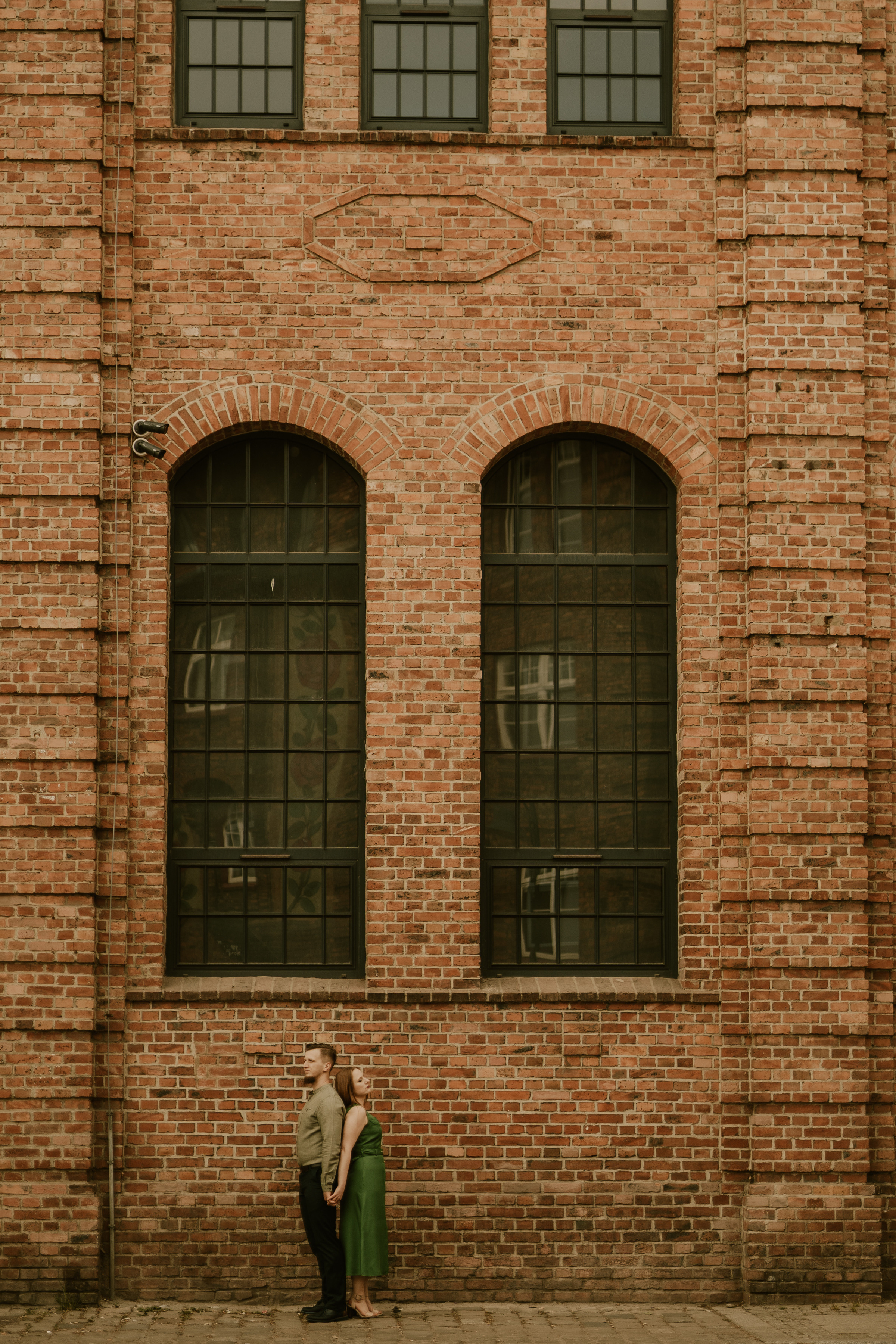 Piesek z okienka - sesja narzeczeńska Patrycji i Łukasza. Karkowskafoto - fotografia miłości