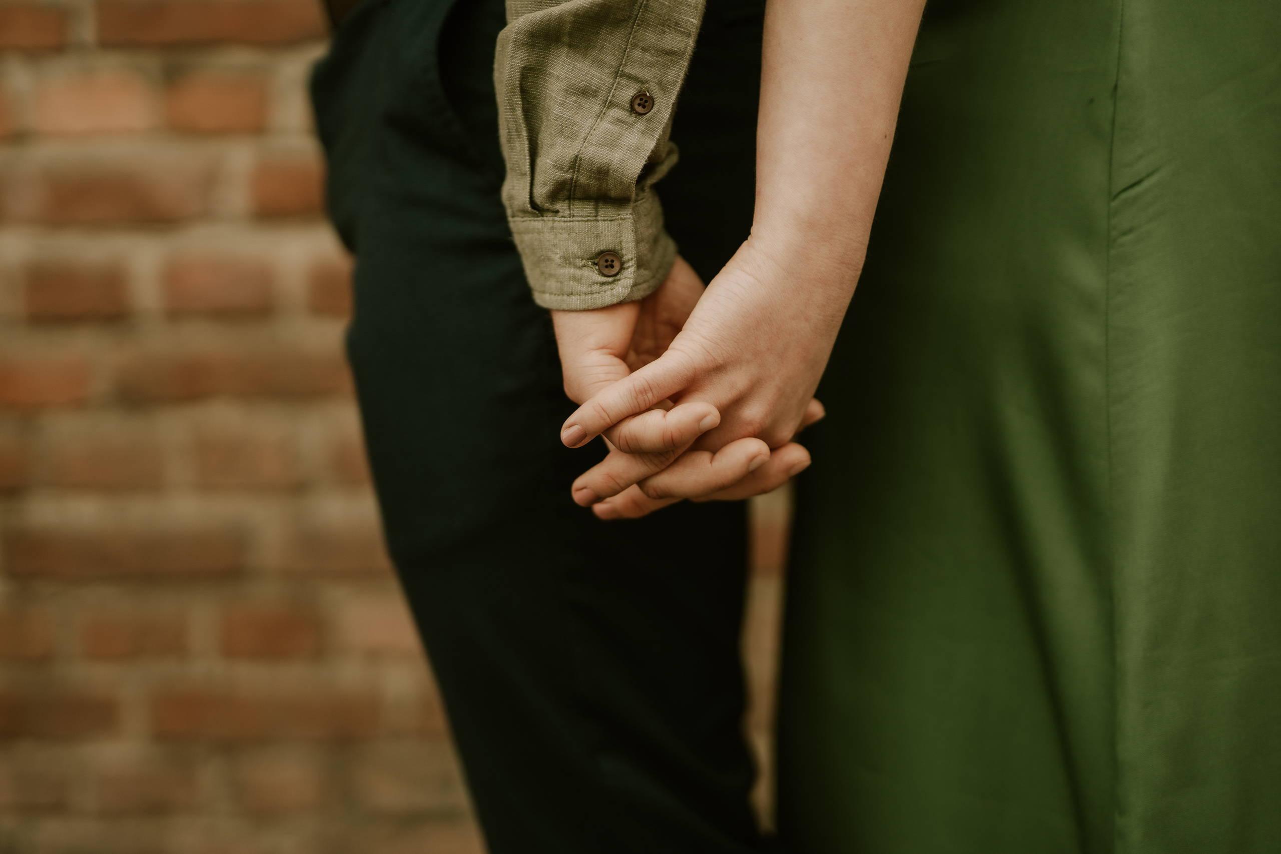 Piesek z okienka - sesja narzeczeńska Patrycji i Łukasza. Karkowskafoto - fotografia miłości