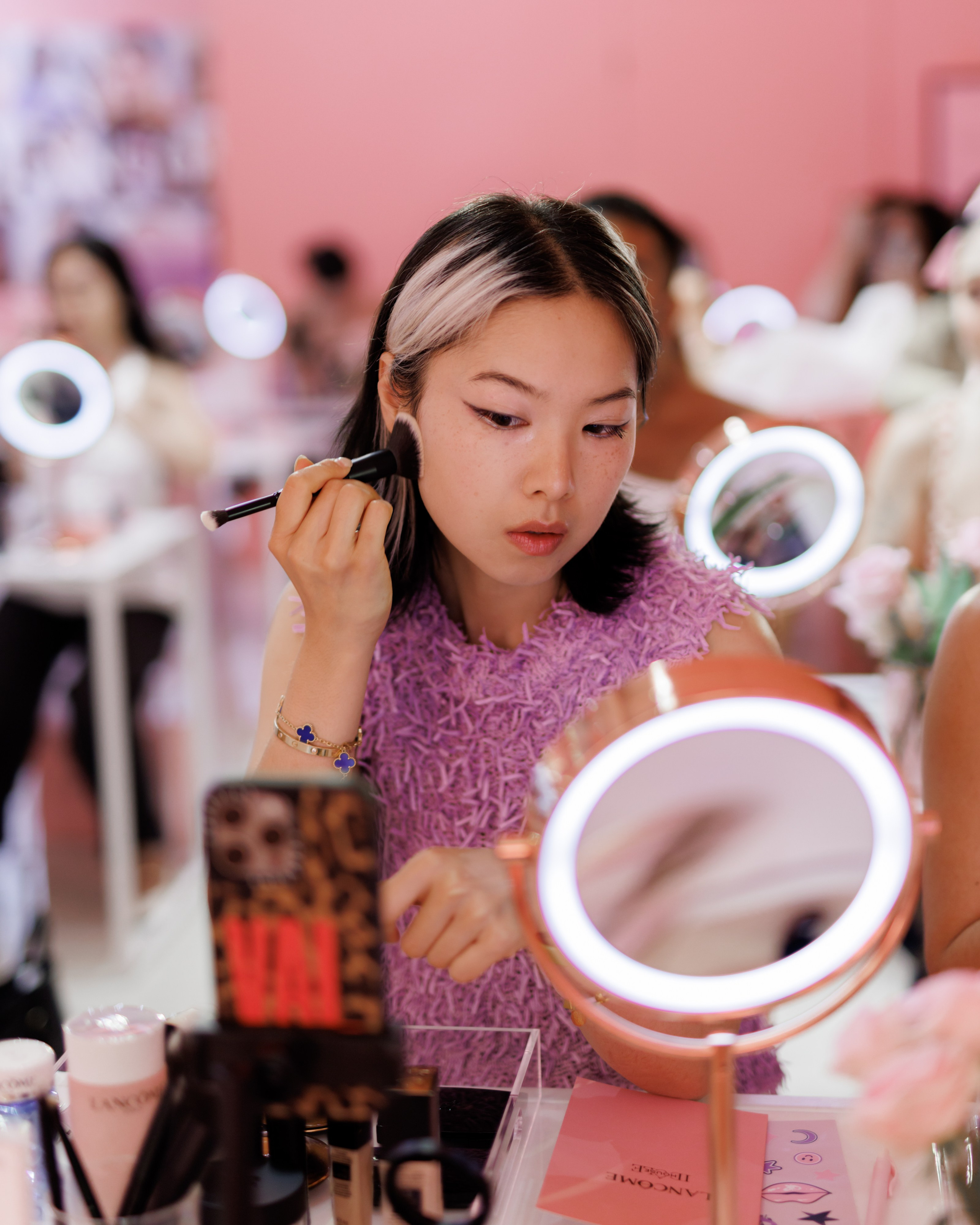 Backstage beauty portrait – soft glamour makeup moment