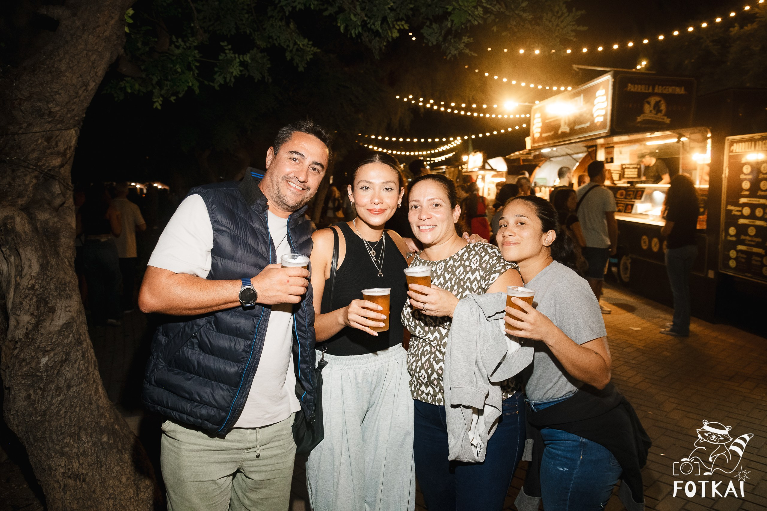 Фотоотчёт Street Food Market Torrevieja — Seguridad Social & Las Hienas DJs | FOTKAI