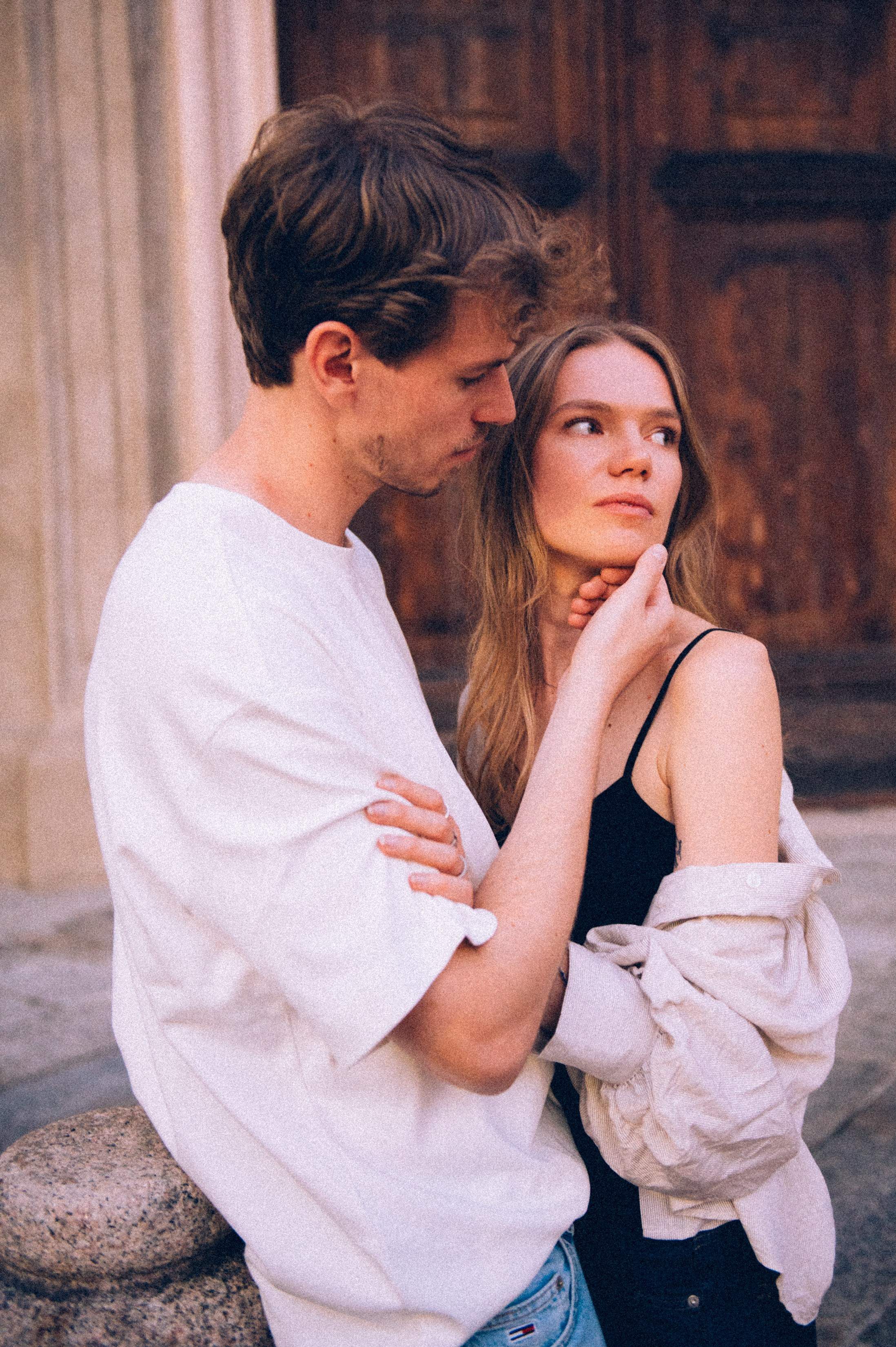 Best photographer for candid emotion in Milan. Romantic walking in Milan. Couple photoshooting..