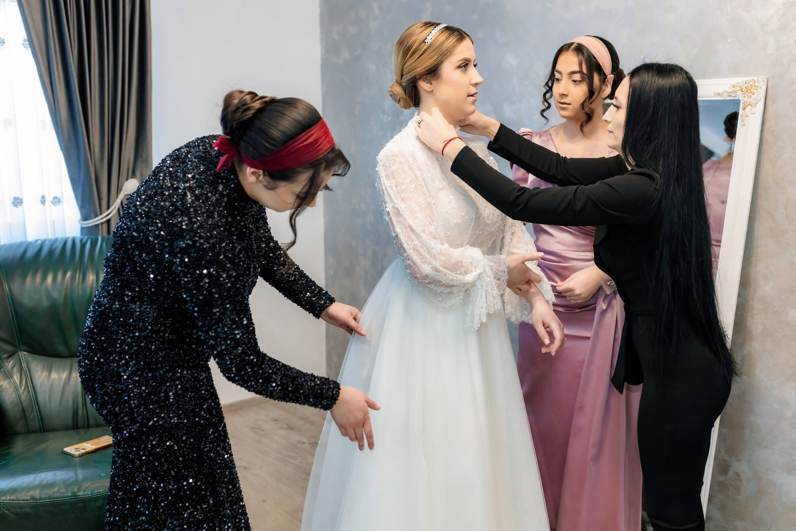 Fotograf nuntă Târgu Neamț – Samuel și Roxana, fotografie autentică realizată de AlinoFotoStudio 2. Fotograf nuntă Iași, Bacău, Suceava și Botoșani – Alin Chirilă surprinzând momente reale de nuntă 3. Fotografie de nuntă cu emoție și credință – AlinoFotoStudio, fotograf povestitor 4. Fotograf profesionist nuntă în Moldova – cadre naturale și pline de emoție 5. Alin Chirilă fotograf nuntă – poveste reală surprinsă prin fotografie 6. Fotograf nuntă cu stil documentar – momente autentice din ziua nunții Pregătiri mireasă acasă – fotografie naturală realizată de Alin Chirilă fotograf nuntă 8. Detalii din ziua nunții – fotograf nuntă Iași și Botoșani, AlinoFotoStudio 9. Emoții din dimineața nunții – fotograf profesionist Moldova 10. Cadre autentice din pregătiri – fotograf nuntă Suceava și Bacău Ceremonie religioasă nuntă – moment emoționant surprins de fotograf Alin Chirilă 12. Nuntă cu valori creștine – fotografie din biserică realizată cu discreție 13. Rugăciune și emoție în ziua nunții – fotograf nuntă Târgu Neamț 14. Legământ în fața lui Dumnezeu – fotografie de nuntă autentică 15. Fotograf nuntă biserică – momente sincere și pline de semnificație Petrecere de nuntă – cadre naturale realizate de AlinoFotoStudio 17. Bucurie și dans la nuntă – fotograf nuntă Iași și împrejurimi 18. Momente autentice de la restaurant – fotograf nuntă Bacău Suceava 19. Atmosferă de nuntă surprinsă discret – Alin Chirilă fotograf -AlinoFotoStudio – fotograf nuntă cu abordare naturală și emoțională 21. Alin Chirilă fotograf – povestitor prin fotografie de nuntă 22. Fotograf nuntă în Moldova – stil documentar și autentic 23. Fotografie de nuntă sinceră și elegantă – AlinoFotoStudio- Fotograf nuntă Iași Bacău Suceava Botoșani – Alin Chirilă AlinoFotoStudio 26. Fotograf nuntă Târgu Neamț și Moldova – fotografie profesională de eveniment 27. Fotograf nuntă cu valori creștine și stil documentar – AlinoFotoStudio - Alin Chirilă – AlinoFotoStudio Fotograf nuntă Iași • Bacău • Suceava • Botoșani - Samuel & Roxana, Târgu Neamț -Momente reale, trăite sincer și păstrate pentru totdeauna.