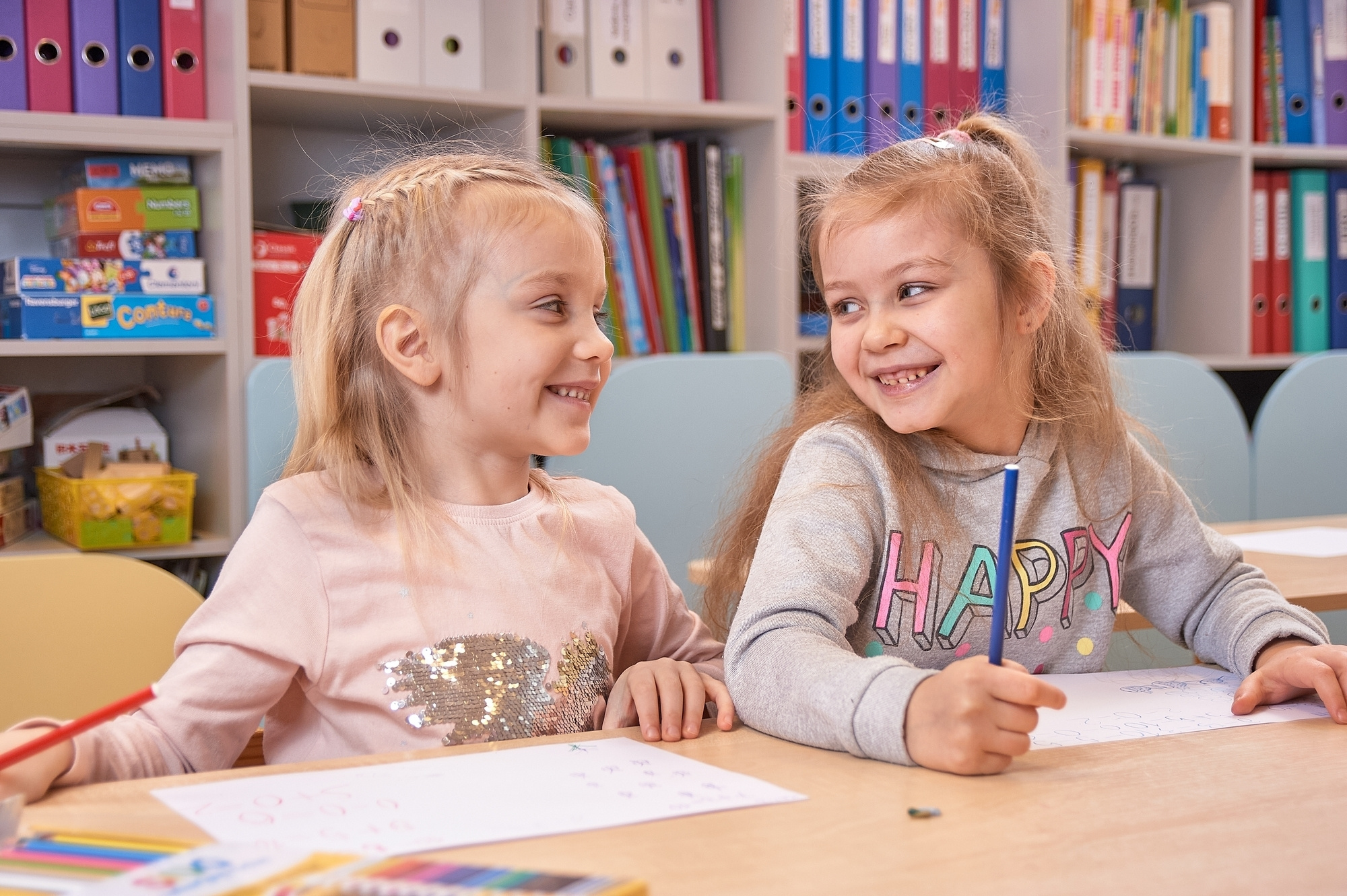 выпускные альбомы, выпускной альбом Таллинн, детский фотограф, школьный фотограф Таллин, фотограф на школьный выпускной Таллин, фотосессия в школе Таллин, фото для школьного альбома Таллин, школьная фотосъёмка Таллин, lõpualbumid, lõpualbum Tallinnas, lastefotograaf, koolifotograaf Tallinnas, fotograaf kooli lõpetamiseks Tallinnas, fotosessioon koolis Tallinnas, fotod koolialbumi jaoks Tallinnas, koolifotosessioon Tallinnas