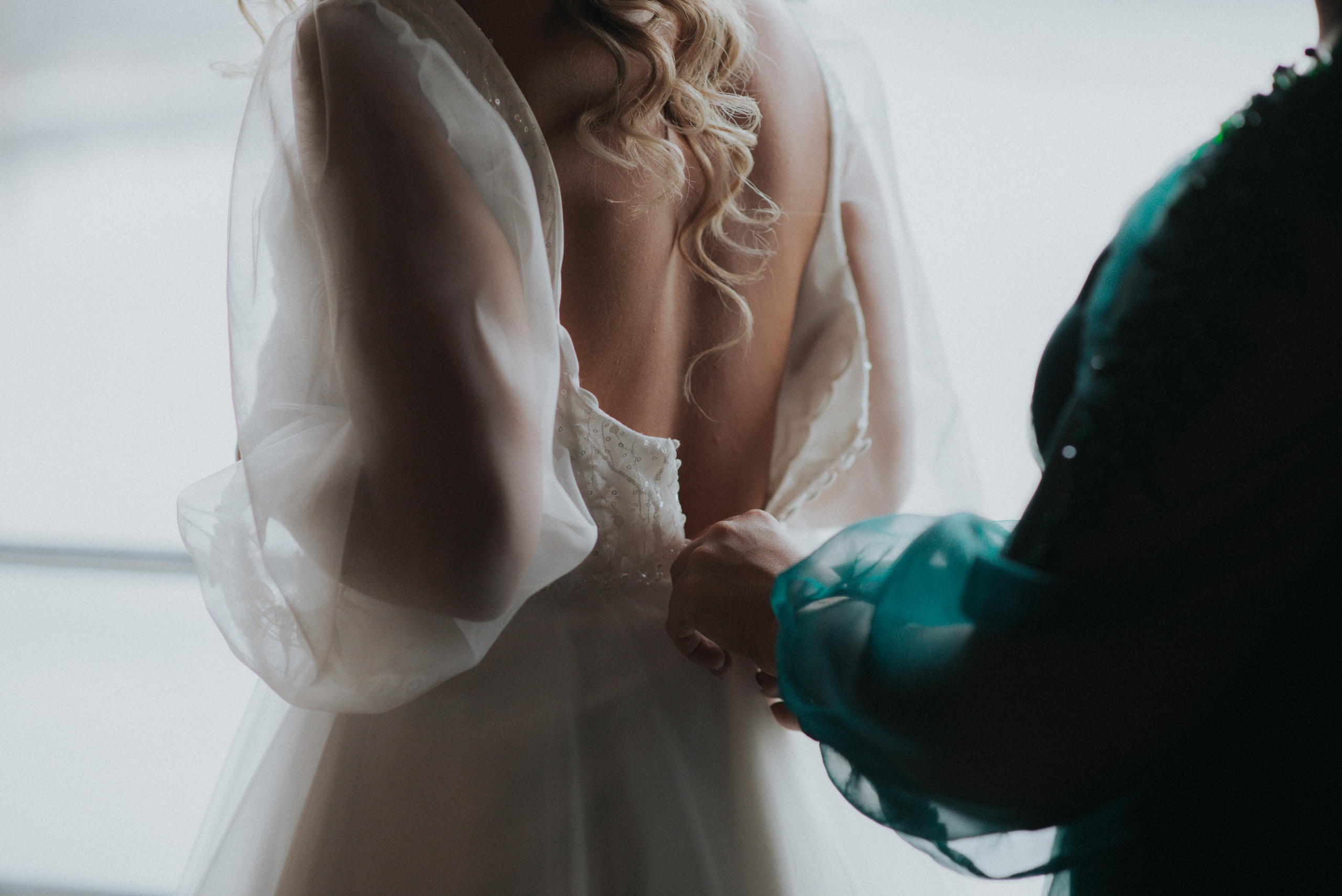 Vestuvių fotosesija, pasiruošimas, Vestuvių pasiruošimo fotografavimas. Vestuvių fotografas Vilnius Trakai kaina vestuvių fotografavimas fotografė personal.lt photogrpahy kainos jaunoji jaunikis nuotaka santuoka vestuvės, profesionali natūrali meninė reportažinė klasikinė fotosesija