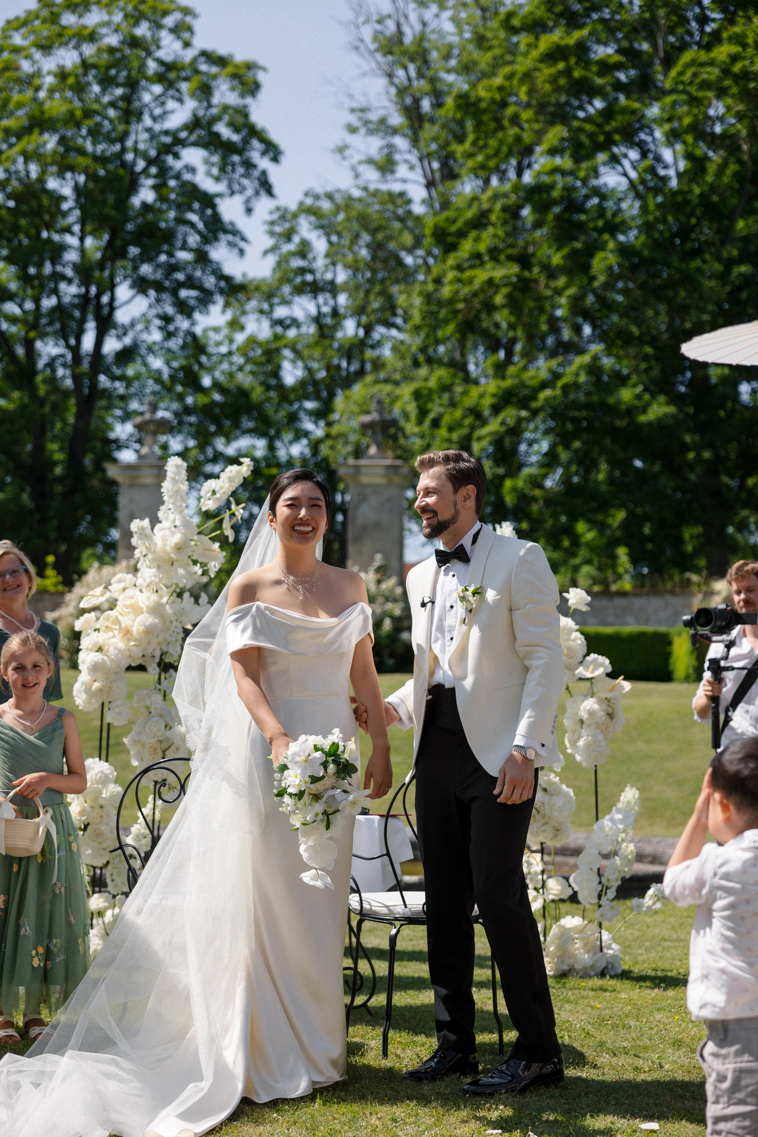 Susan & George · Wedding at Schloss Walpersdorf. Raw Studio: Capturing Elegant weddings accross Europe