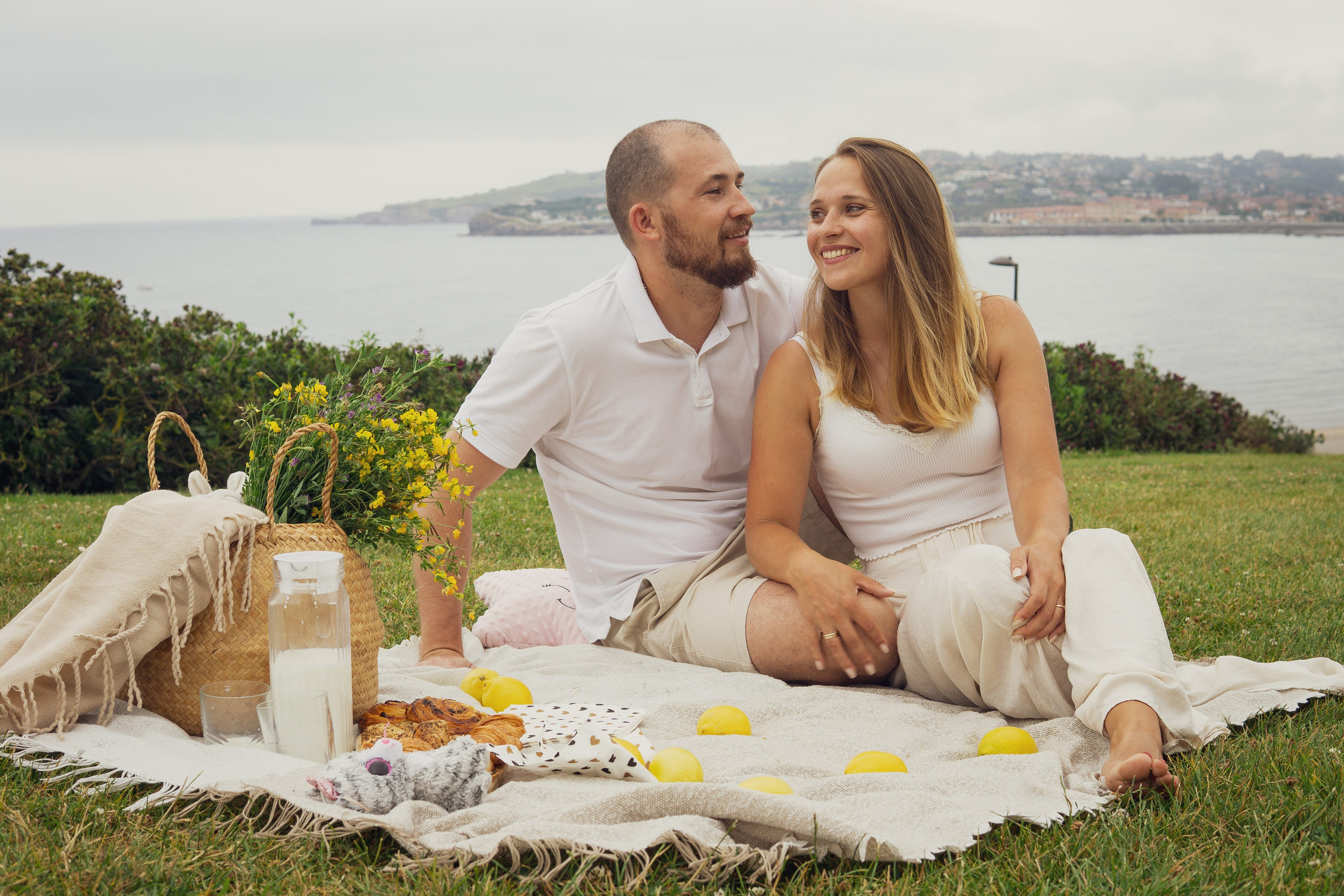 Family Picnic Photoshoot in Gijón, Cerro de Sta Catalina
