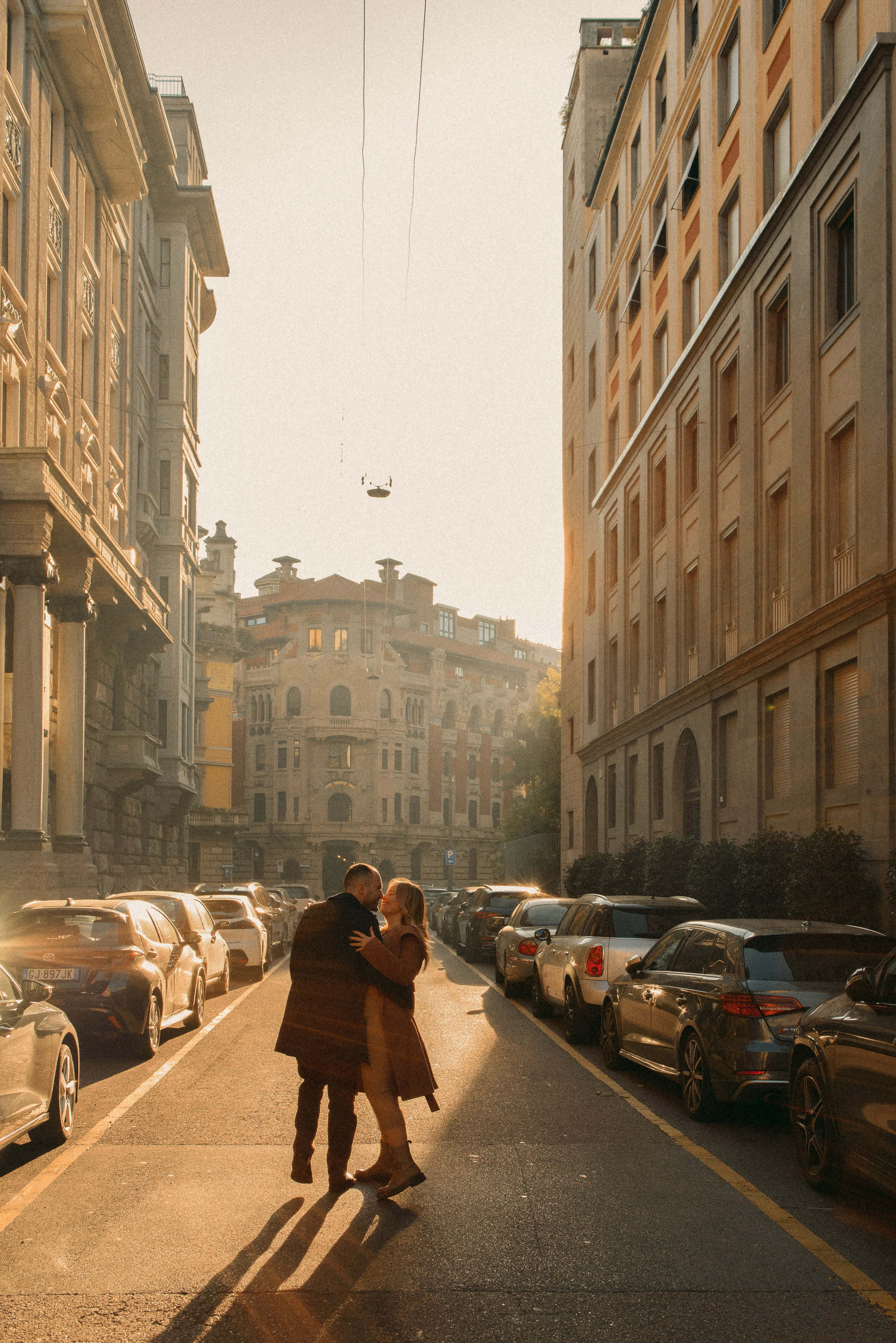 Natural and candid photoshoot in Milan for couples visiting Italy.