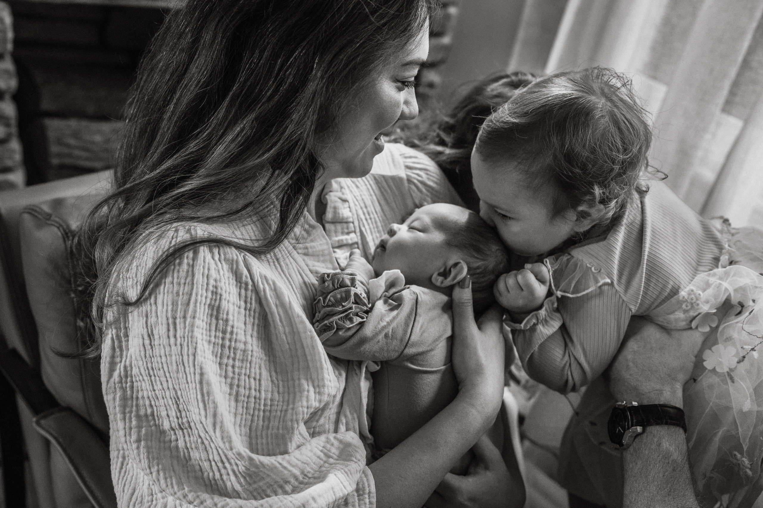 Newborn Photography with Parents – Gentle & Loving Moments. Alisa Tant — Family and newborn photographer Bucks County, Montgomery county, Philadelphia, NJ