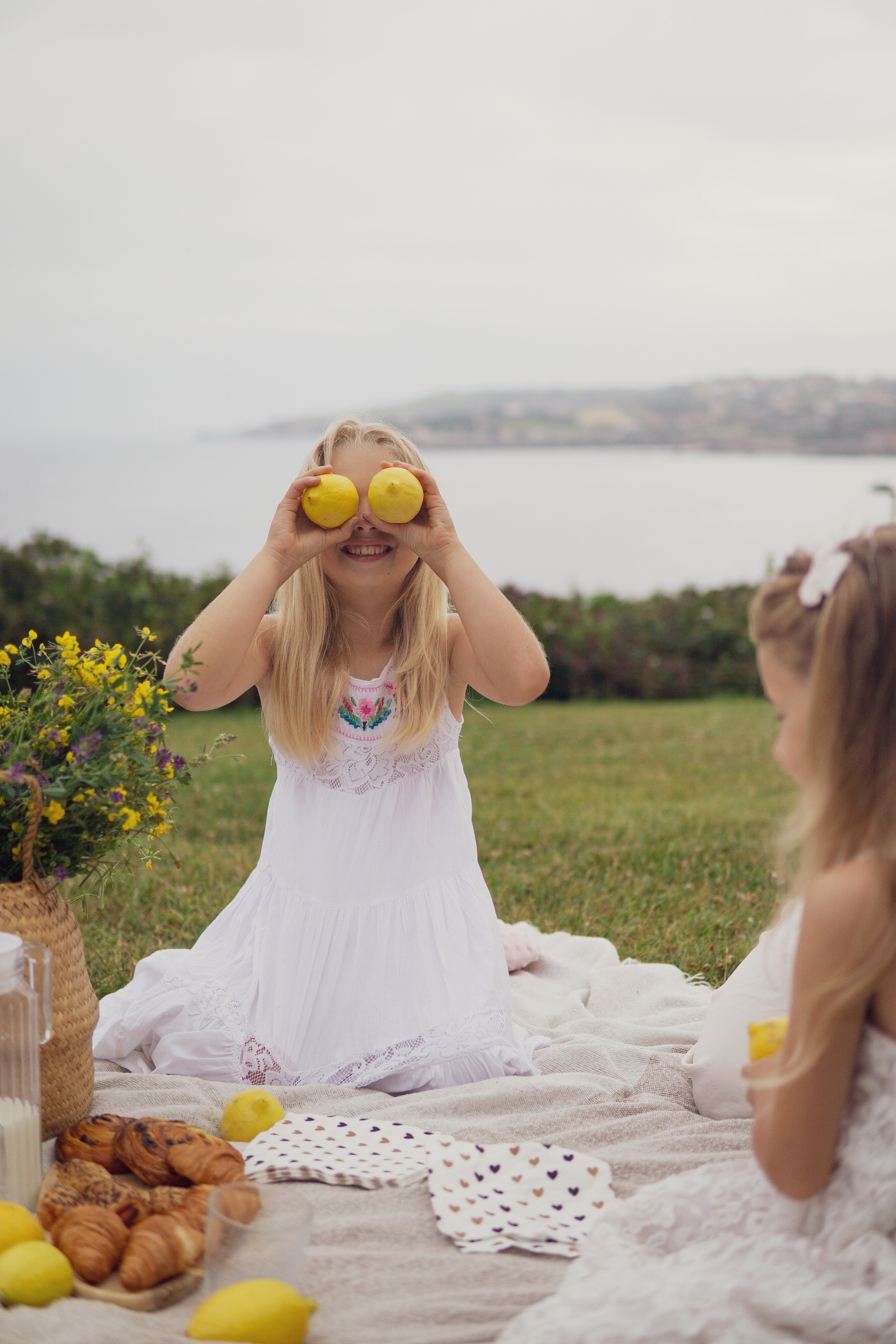 Family Picnic Photoshoot in Gijón, Cerro de Sta Catalina