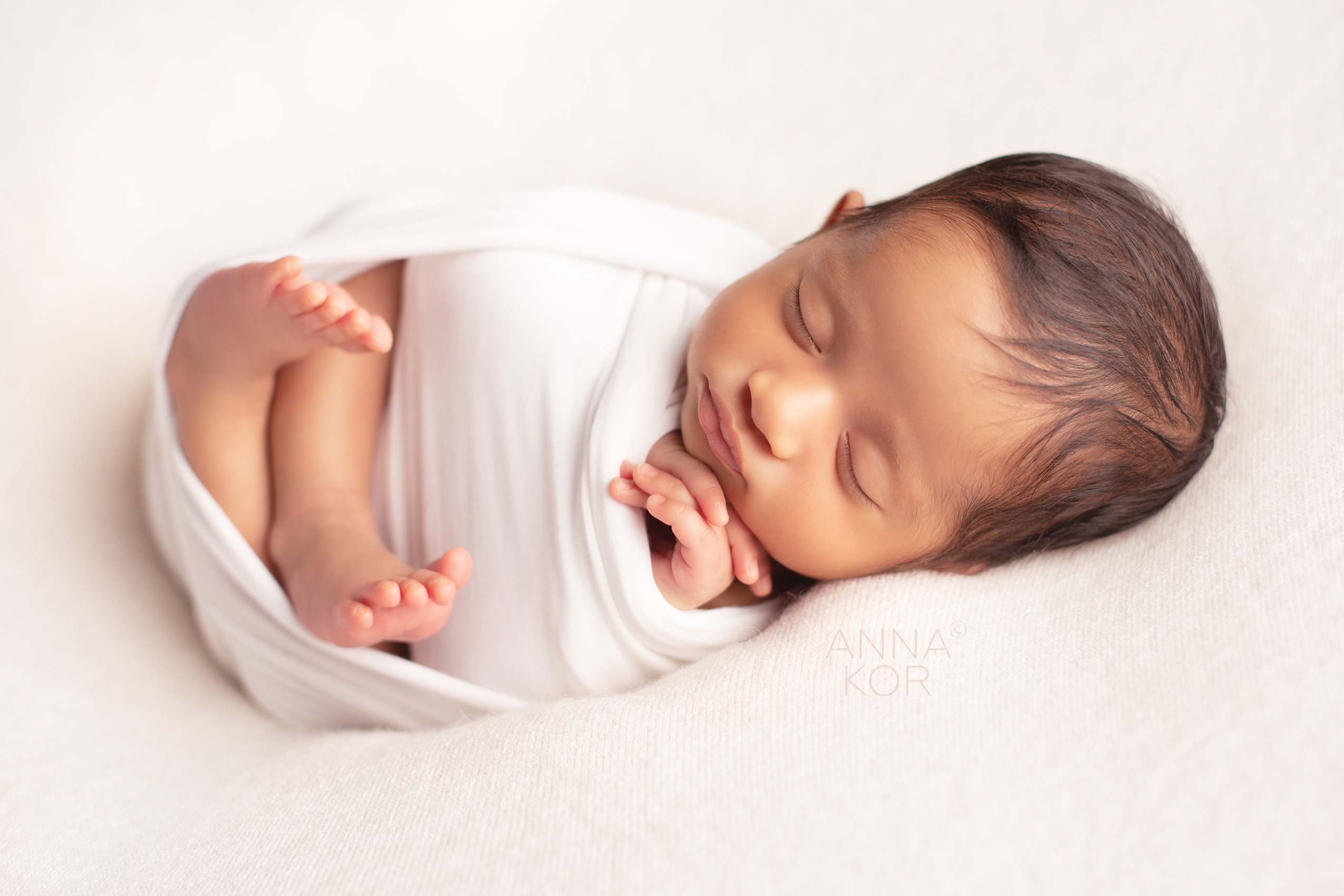 ANNA KOR Newborn Photographer in the UAE