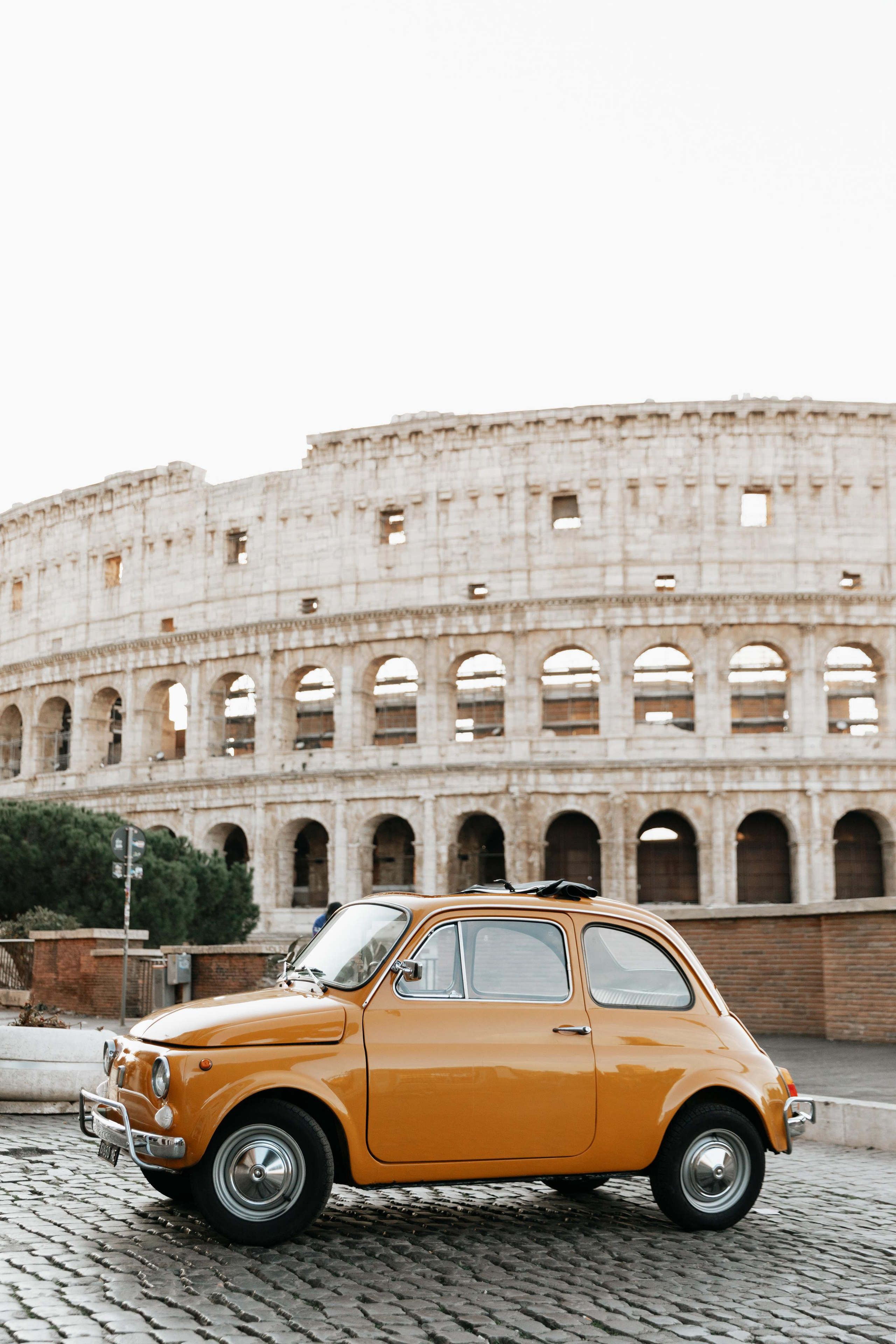 Photoshoot with Fiat 500 Vintage and Vespa. Photographer in Rome