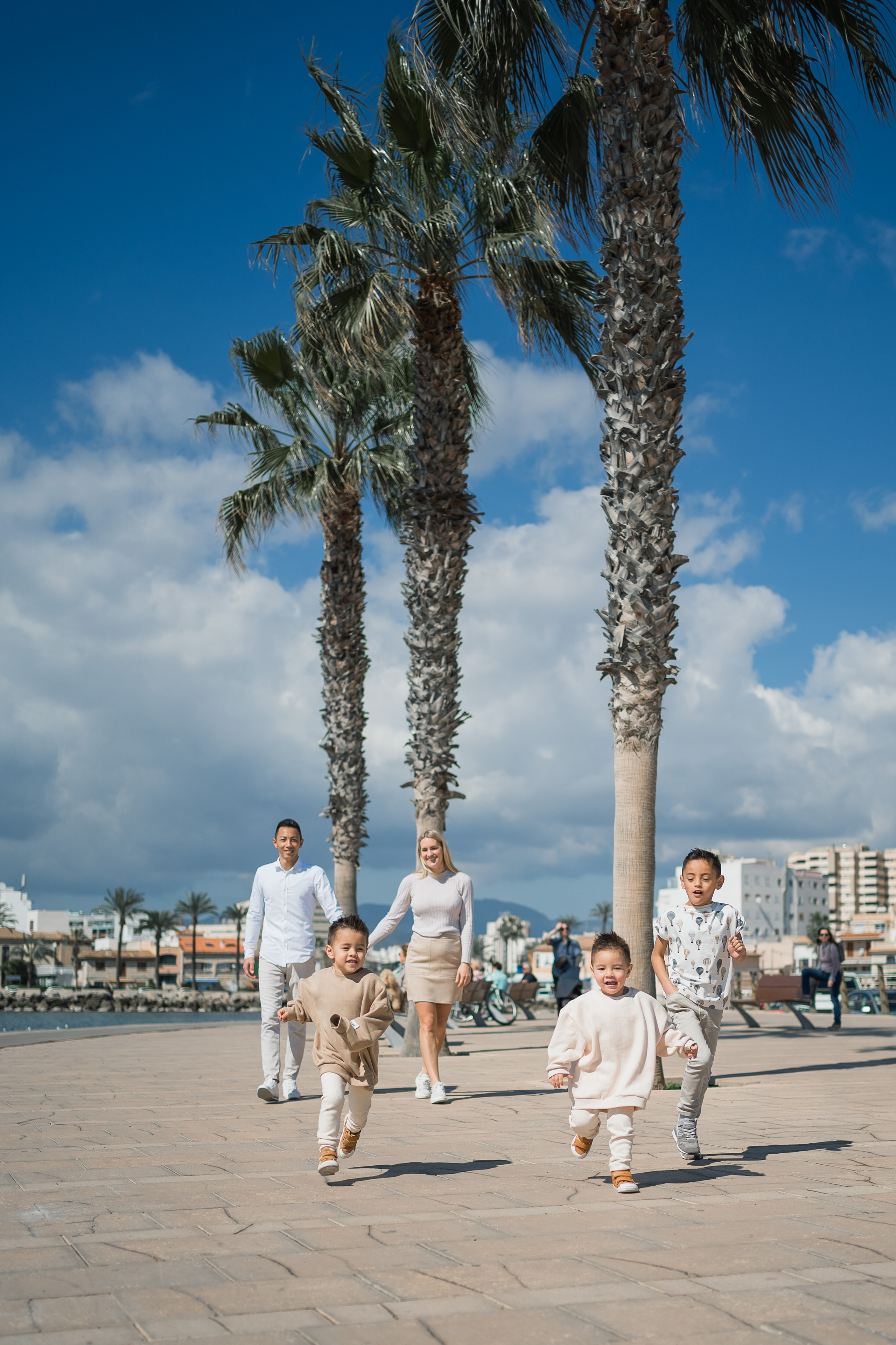 Familien Fotos an der Playa de Palma auf Mallorca. Deine Fotografin auf Mallorca für Familien und Business