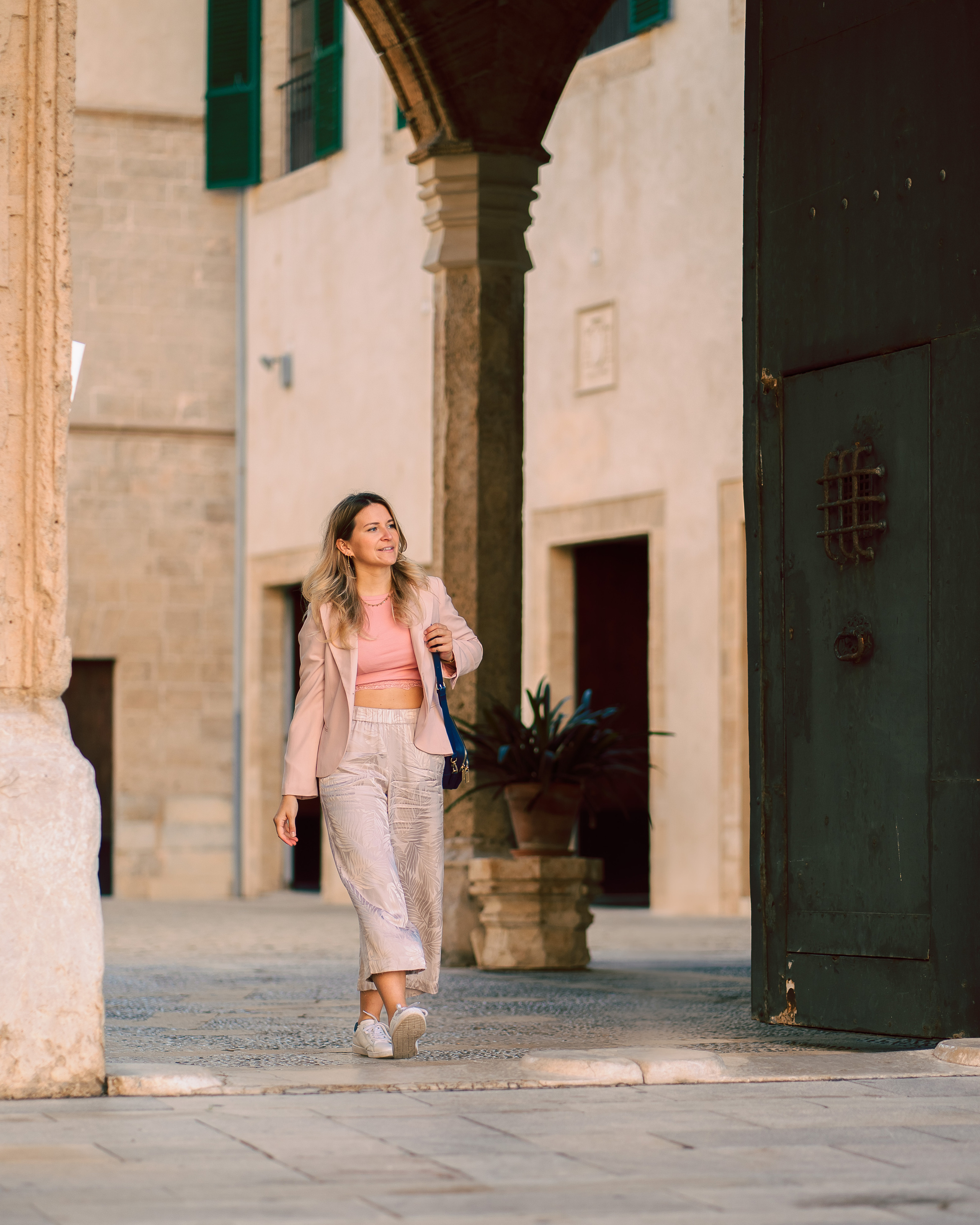 Simone, Altstadt von Palma. Deine Fotografin auf Mallorca für Familien und Business