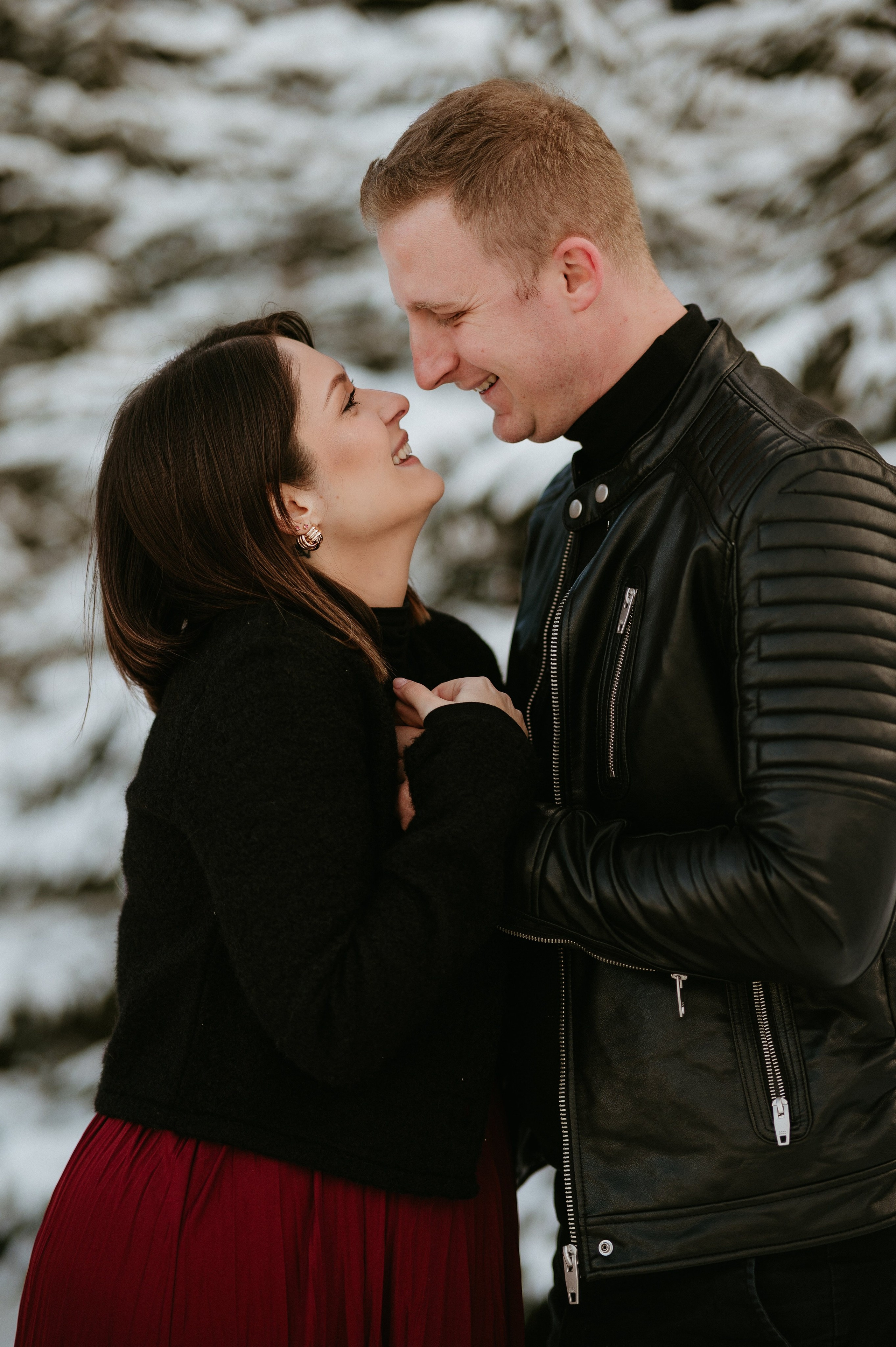 Ședință Foto de Familie la Munte – Fotografii de Iarnă în Lupcina. Valentin Melen - fotograf de nunta 🤍