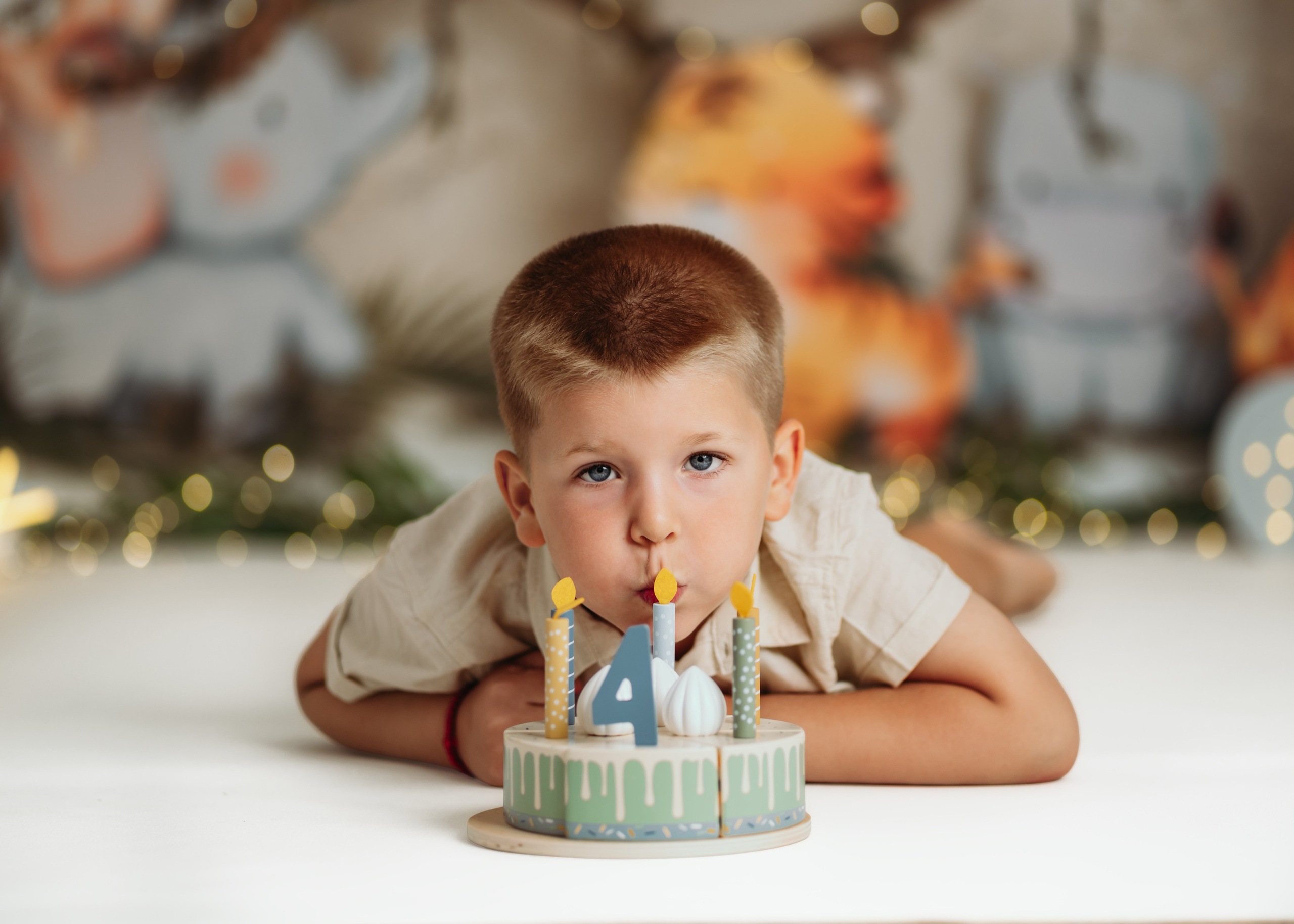 Cetvrti rođendan u Beogradu – cake smash u dekoraciji džungle sa tigrom i majmunom