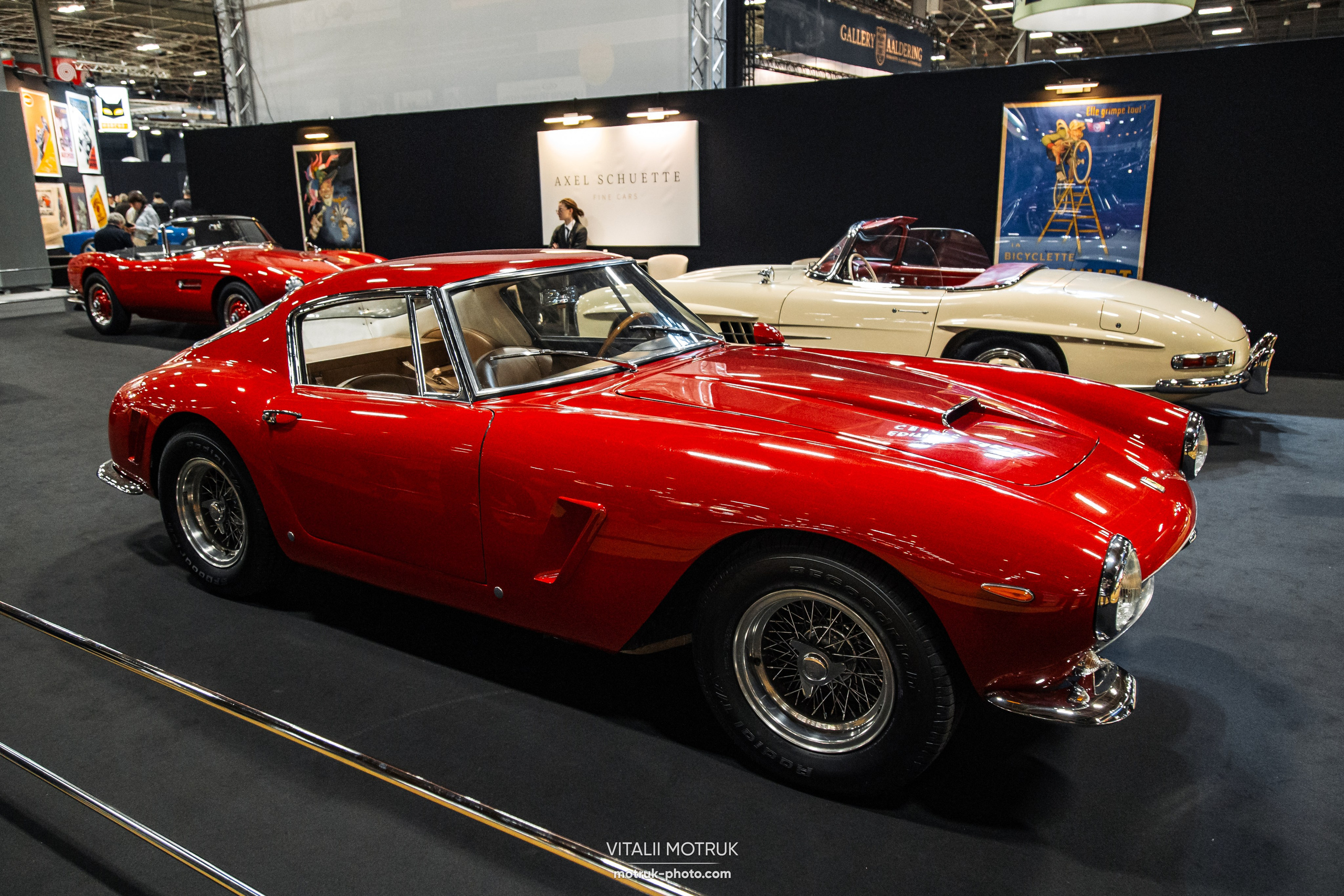 Retromobile 2023. Photographe de voitures à Paris — Vitalii Motruk