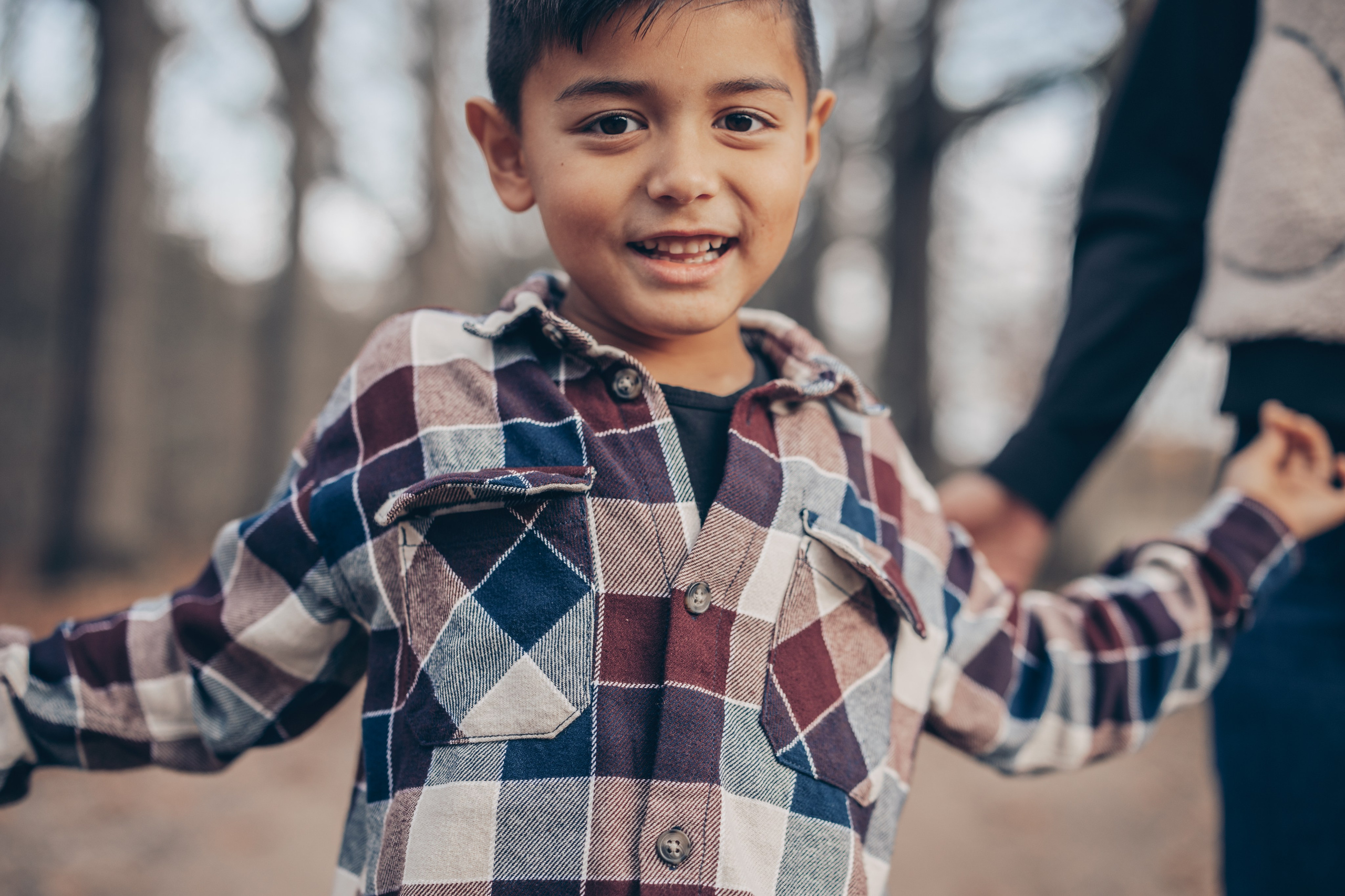 Familieshoot | Warme en Spontane Familiefotografie vol Emotie. Kapture Fotografie – Huwelijksfotografie & Portretfotografie voor pure liefdevolle momenten