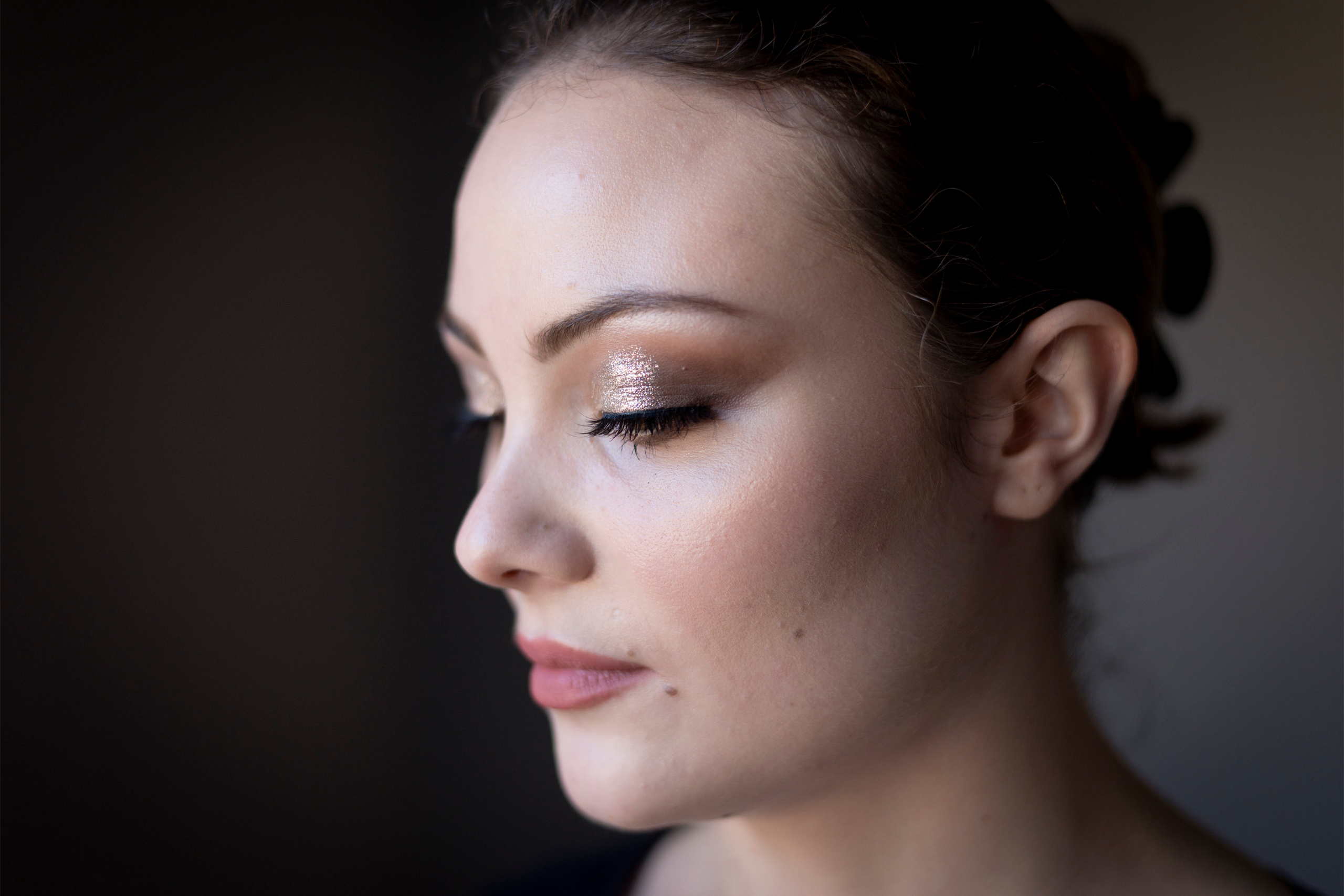 Huwelijk en bridal make-up inspiratie in profiel