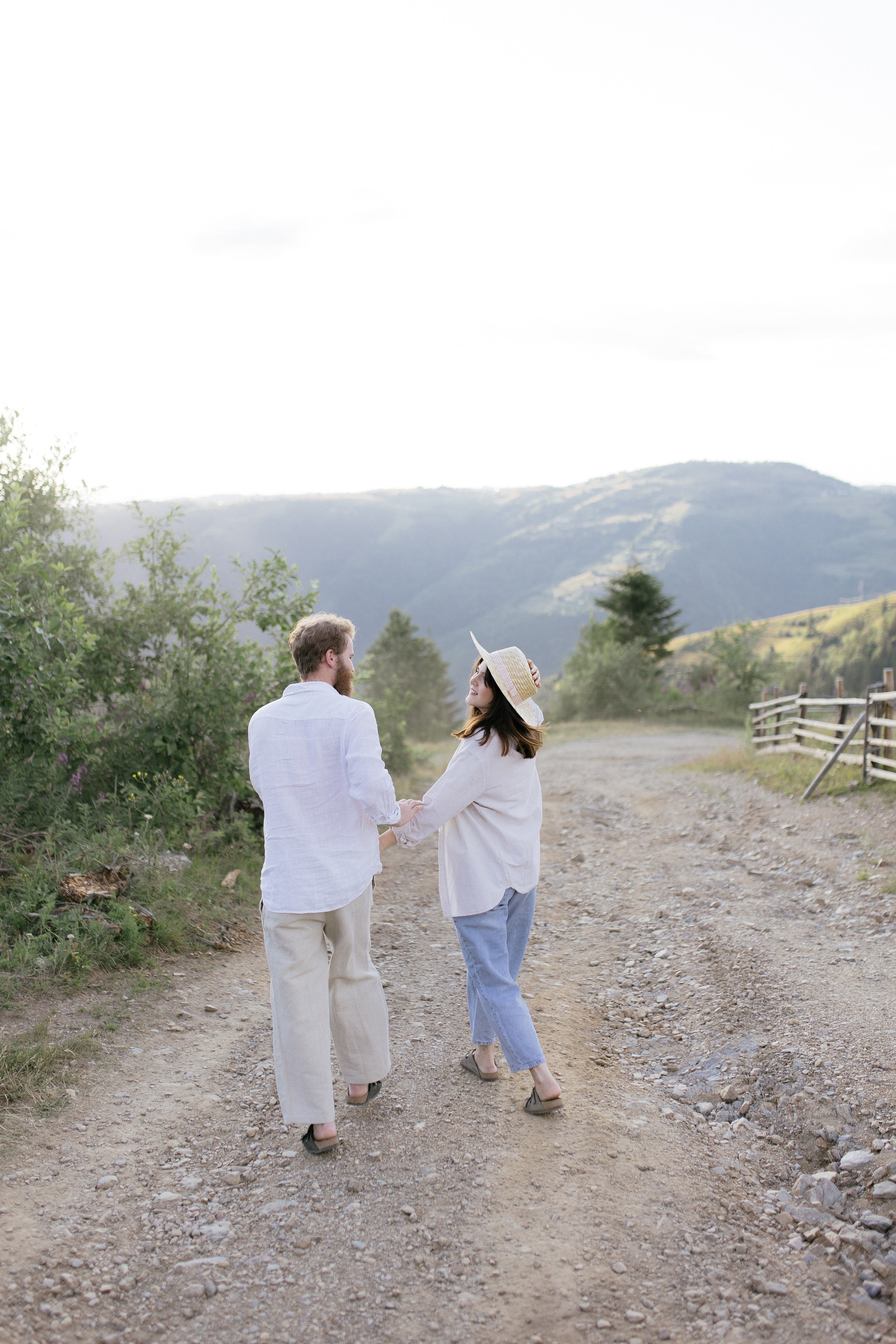 Airy couple session up in the mountains. Italy wedding photographer. Wedding photographer and videographer based in Timisoara, Romania