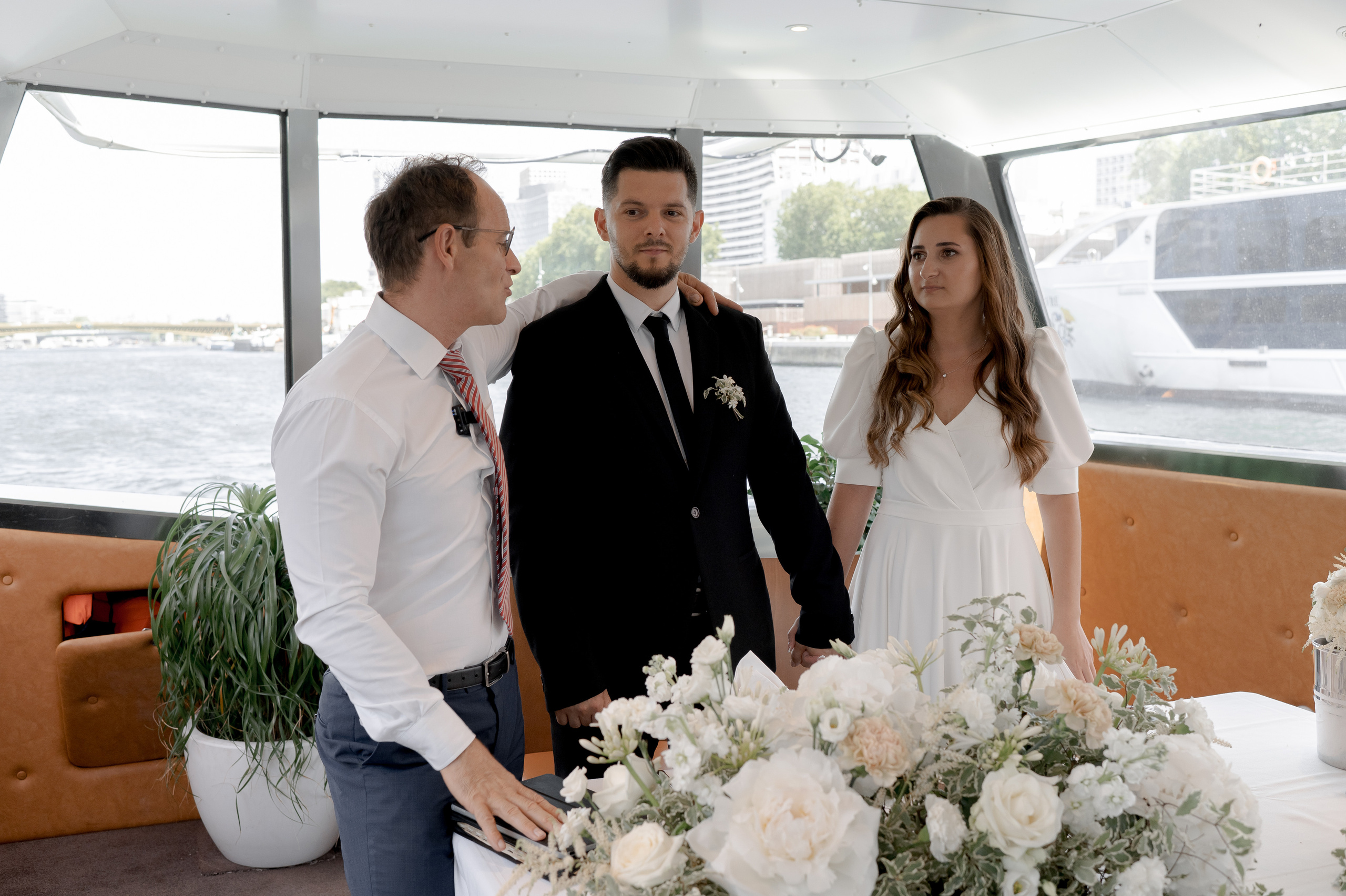 Paris Wedding on The Seine. Wedding photographer and videographer based in Timisoara, Romania