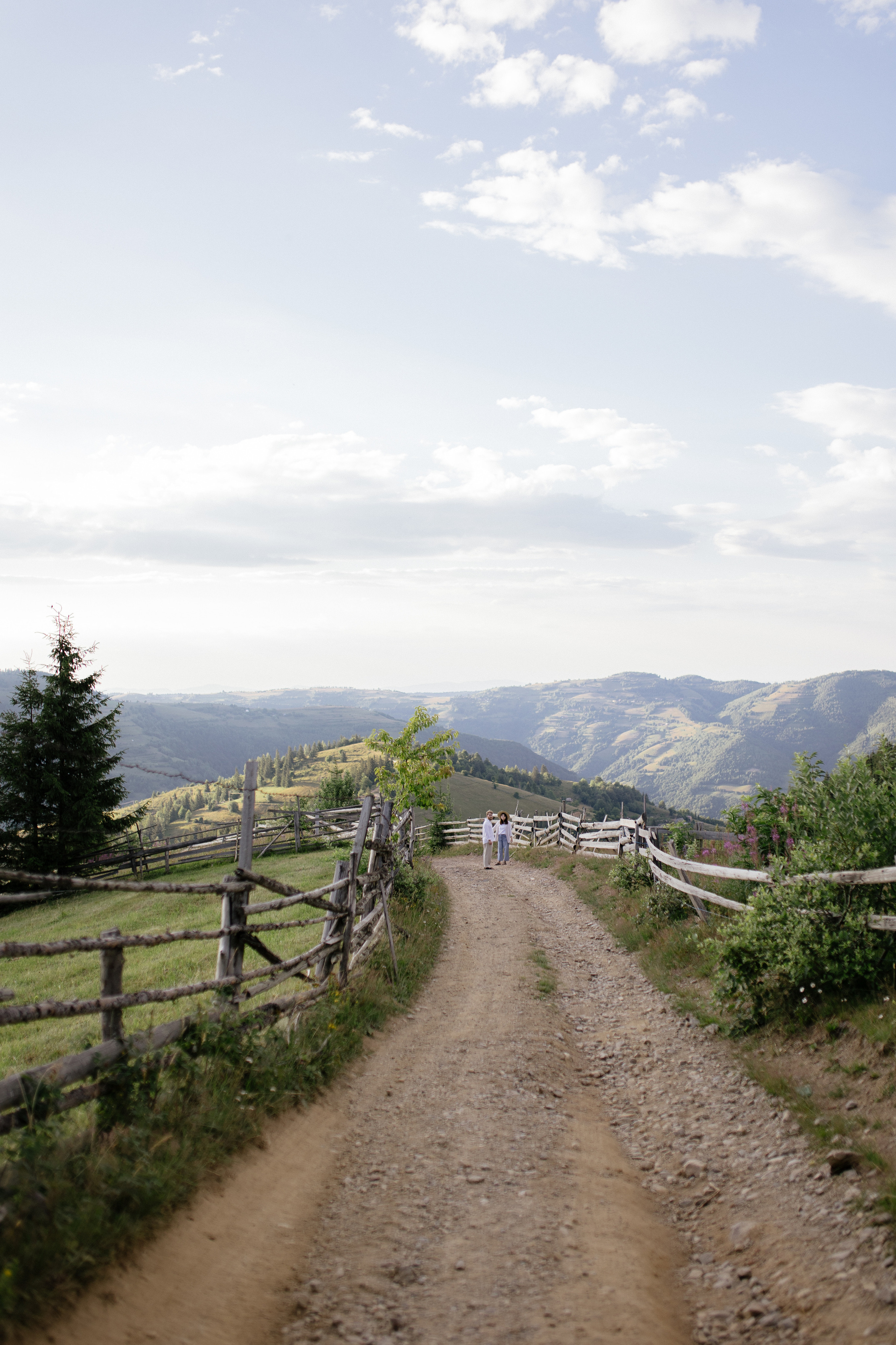 Airy couple session up in the mountains. Italy wedding photographer. Wedding photographer and videographer based in Timisoara, Romania