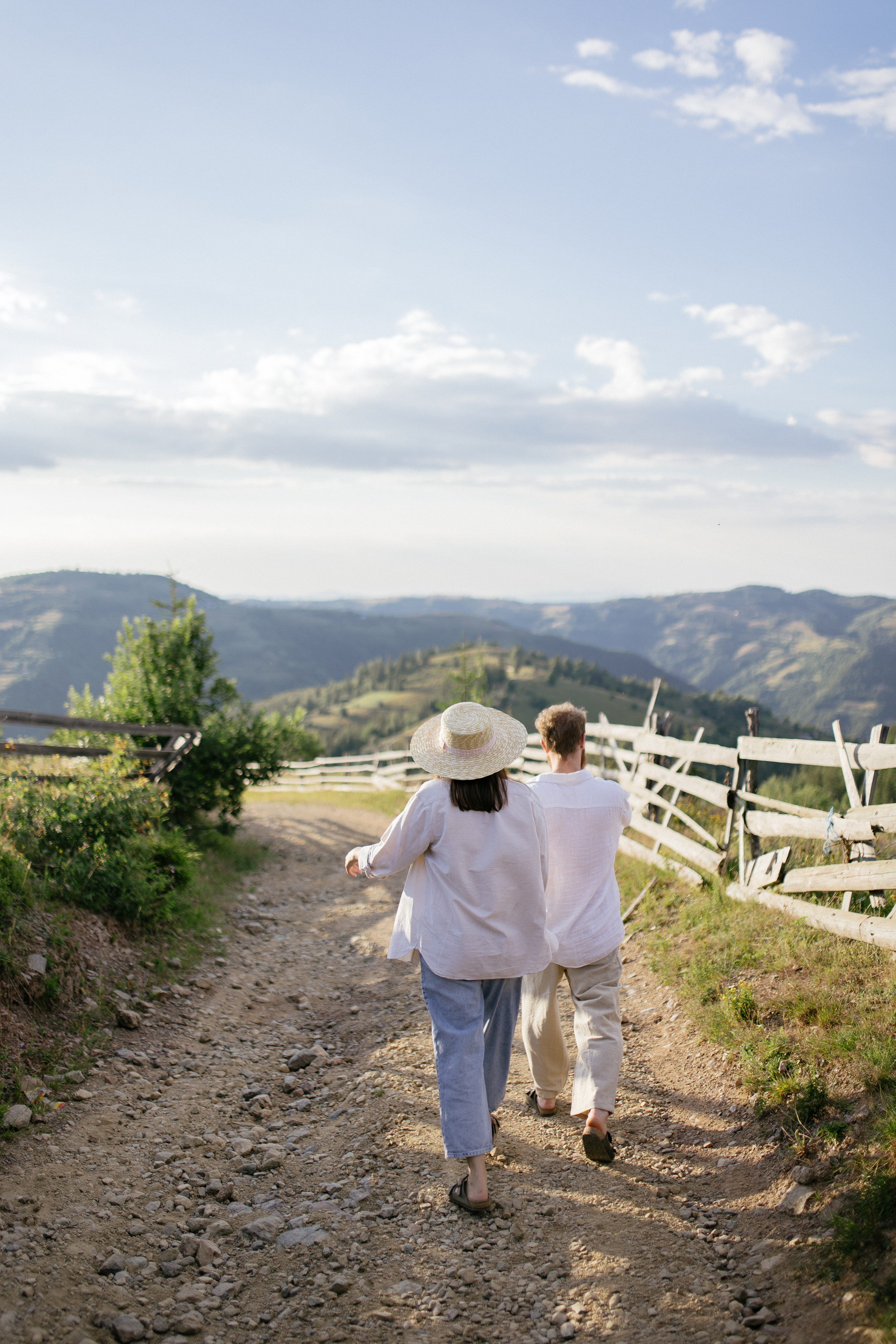 Airy couple session up in the mountains. Italy wedding photographer. Wedding photographer and videographer based in Timisoara, Romania