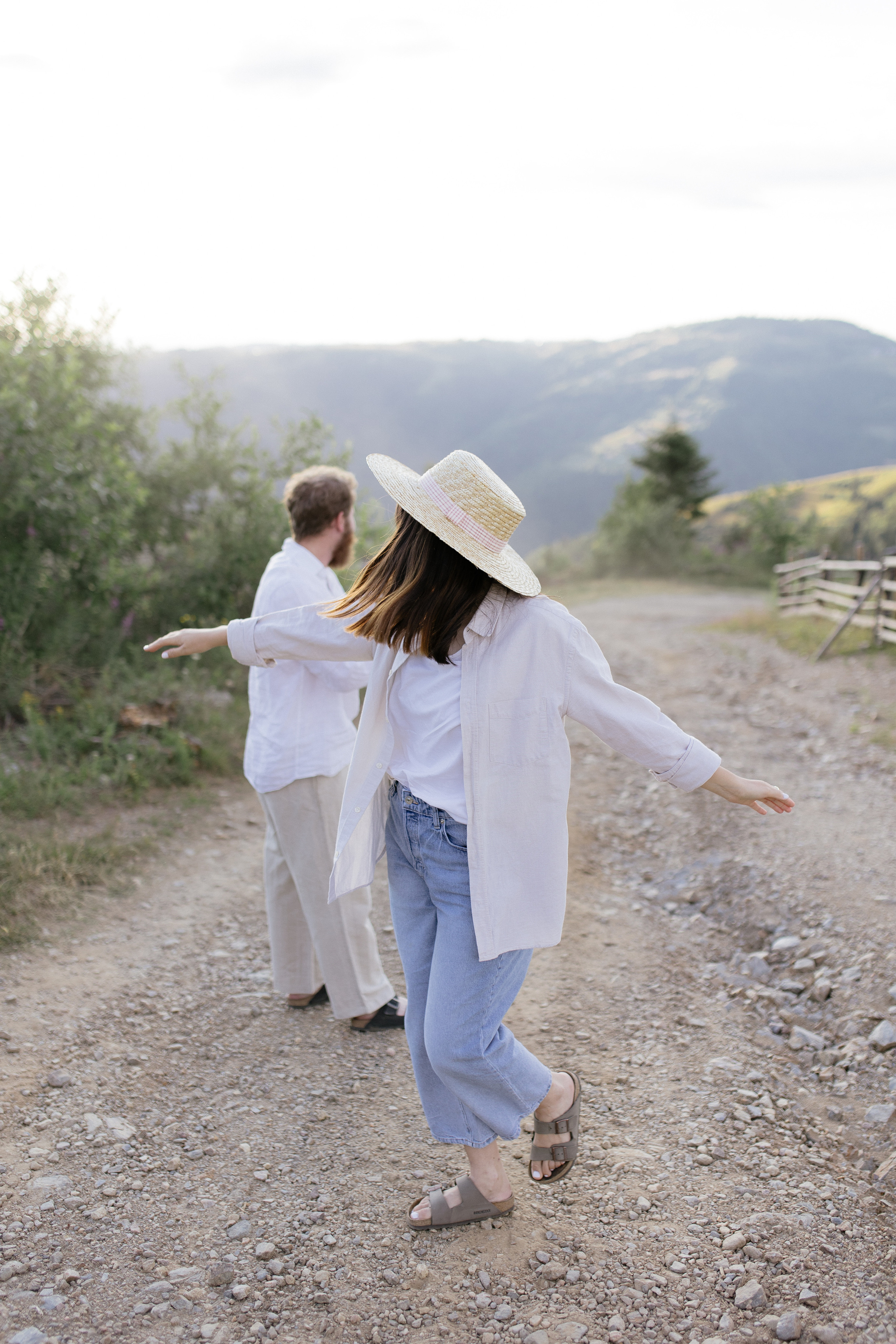 Airy couple session up in the mountains. Italy wedding photographer. Wedding photographer and videographer based in Timisoara, Romania