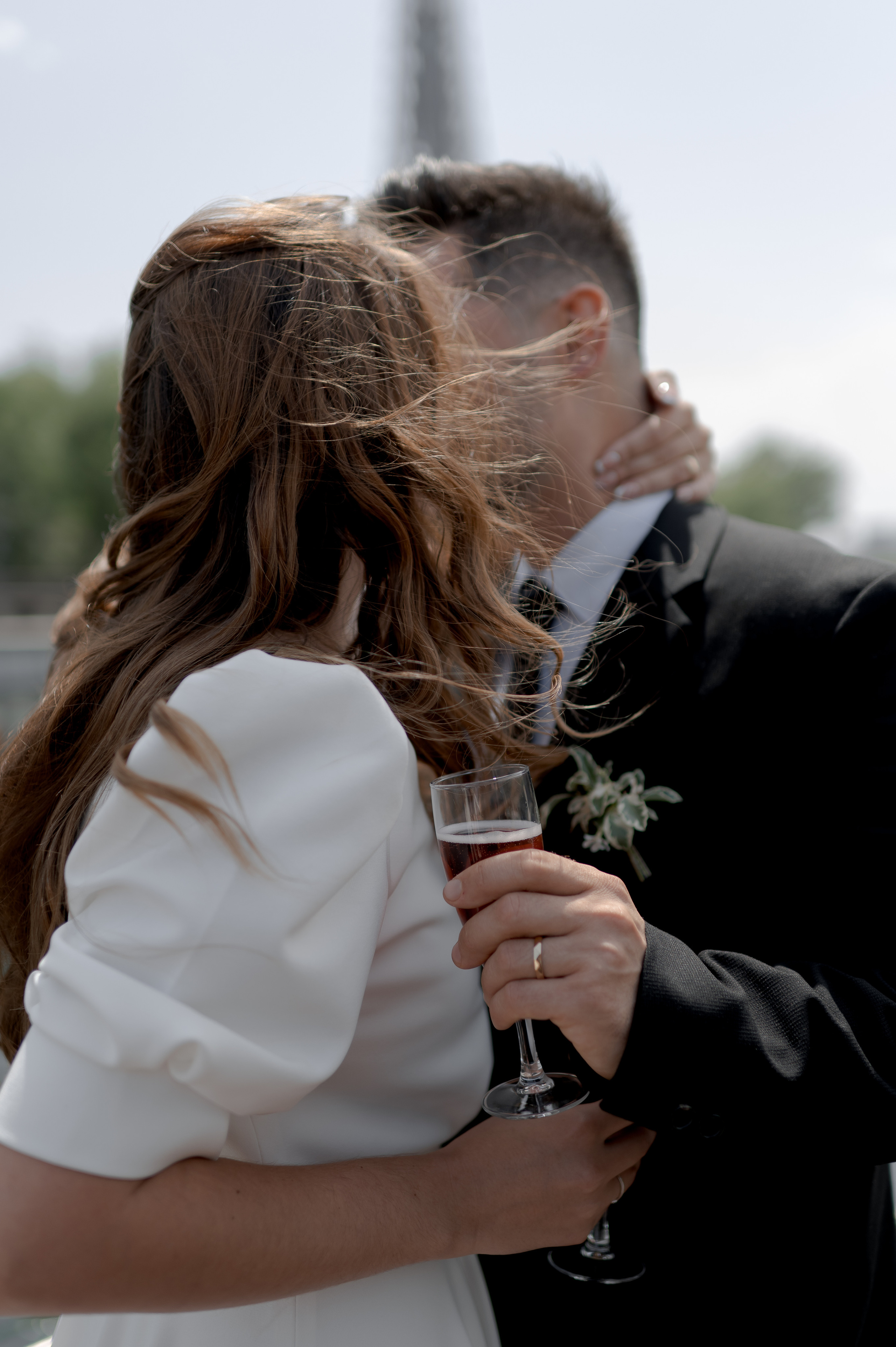 Beautiful wedding on the Seine in Paris, showcasing an ASOS wedding dress. Budget-conscious wedding in Paris and an affordable photographer. Destination wedding in Paris.