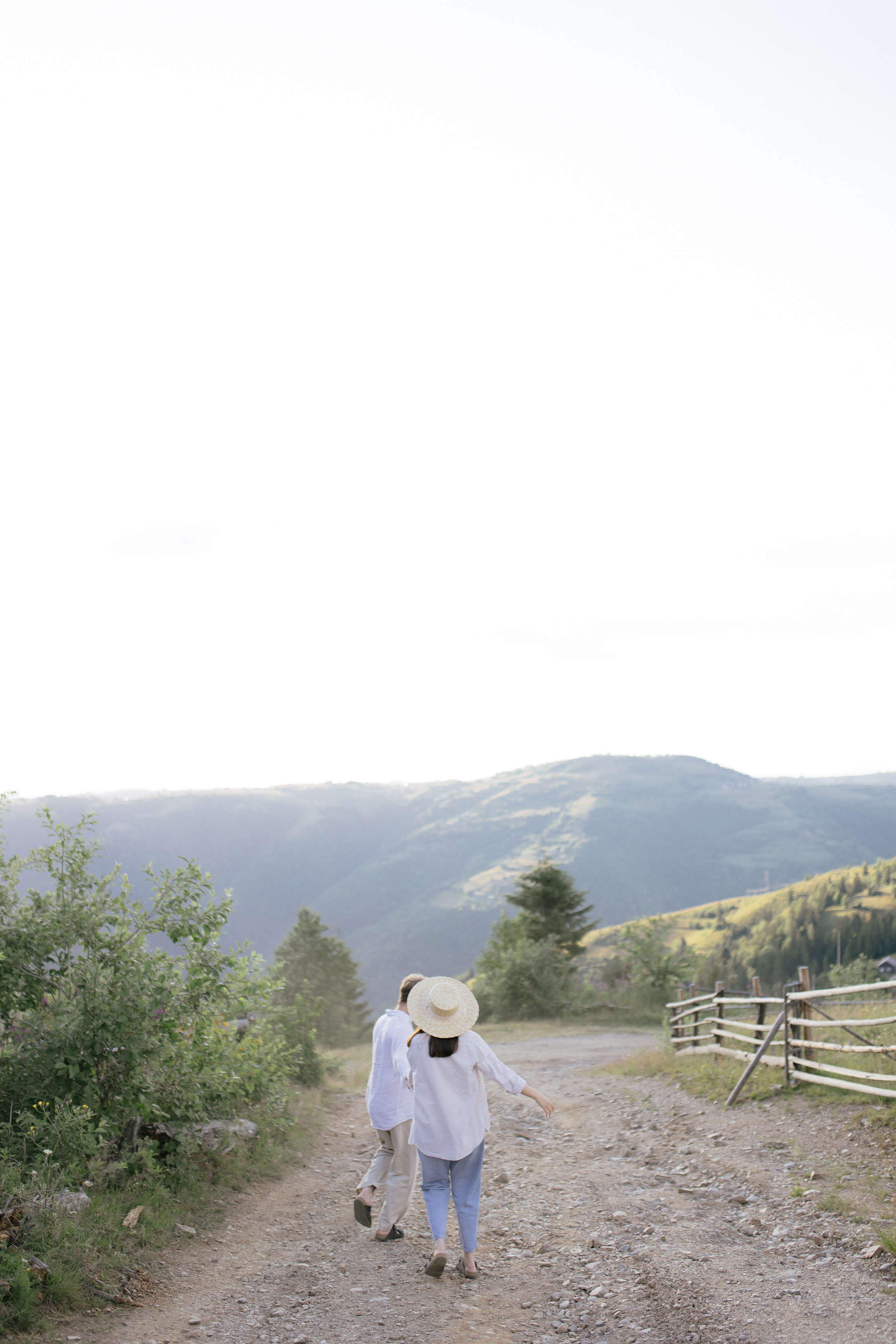Airy couple session up in the mountains. Italy wedding photographer. Wedding photographer and videographer based in Timisoara, Romania