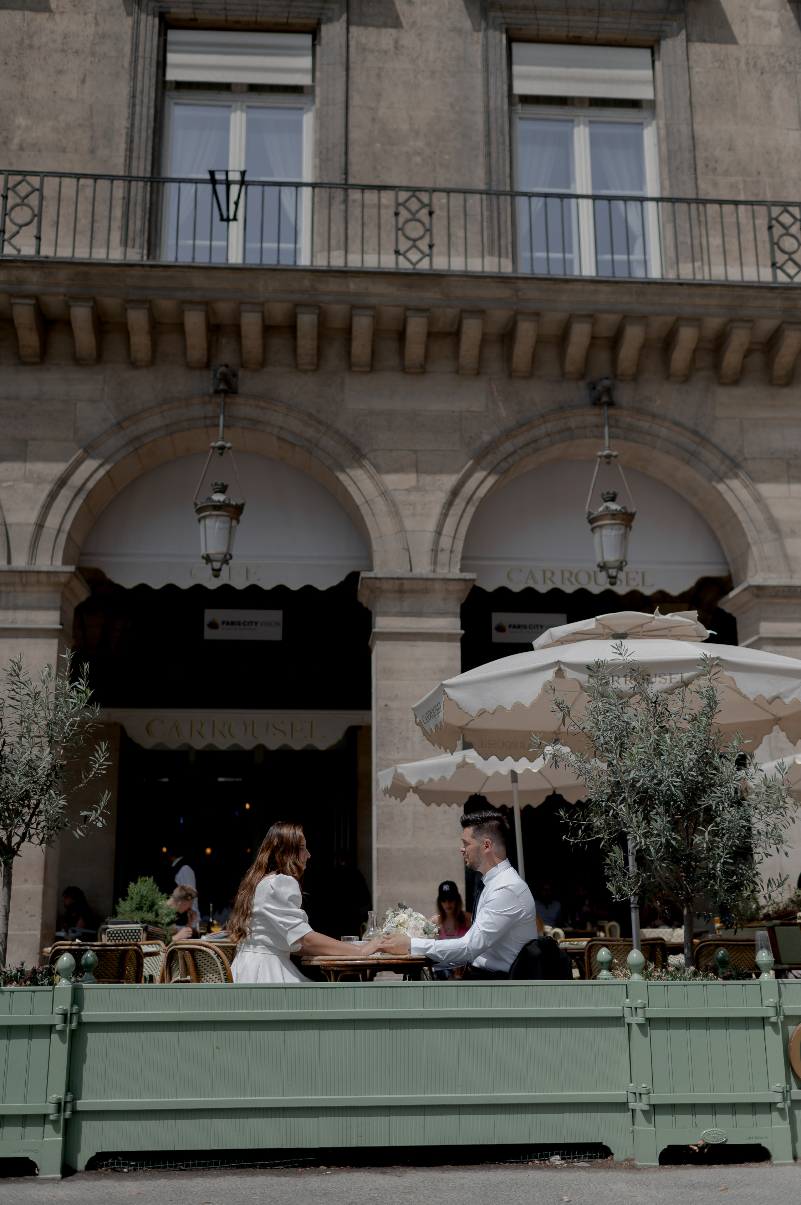 Paris Wedding on The Seine. Wedding photographer and videographer based in Timisoara, Romania